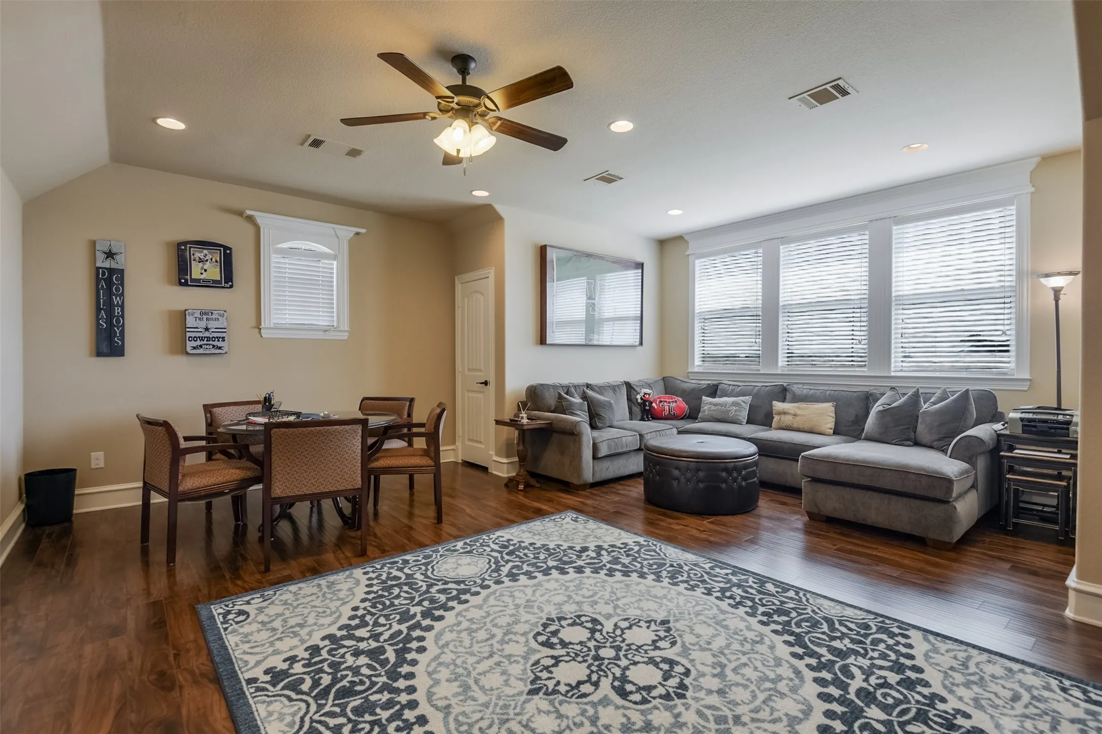 Single Family Residence For Sale in Ellis County , 505 Boz Road, Waxahachie, Texas 75167, 4 Bedroom, 3 Bathroom, 2 Garage spaces, 3,176 Sqft, built in 2015, mls#21384589, Real Estate Agent in Waxahachie, Homes For Sale in Ellis county, Homes For Sale in Waxahachie, Realtor in Waxahachie Texas, Real Estate Brokerage Independent Realty Texas, Luminita Cordes Realtor