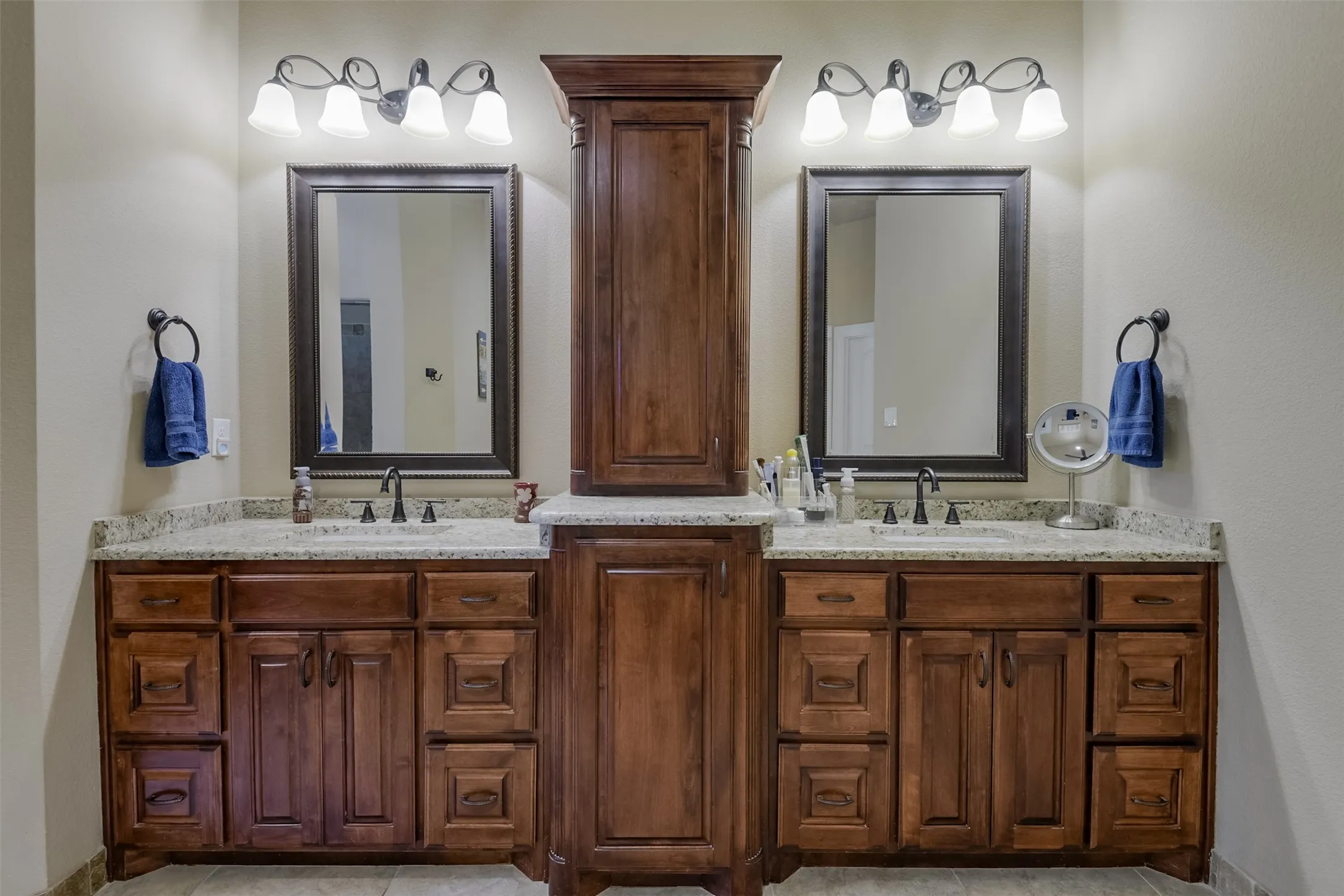 Single Family Residence For Sale in Ellis County , 505 Boz Road, Waxahachie, Texas 75167, 4 Bedroom, 3 Bathroom, 2 Garage spaces, 3,176 Sqft, built in 2015, mls#21384589, Real Estate Agent in Waxahachie, Homes For Sale in Ellis county, Homes For Sale in Waxahachie, Realtor in Waxahachie Texas, Real Estate Brokerage Independent Realty Texas, Luminita Cordes Realtor