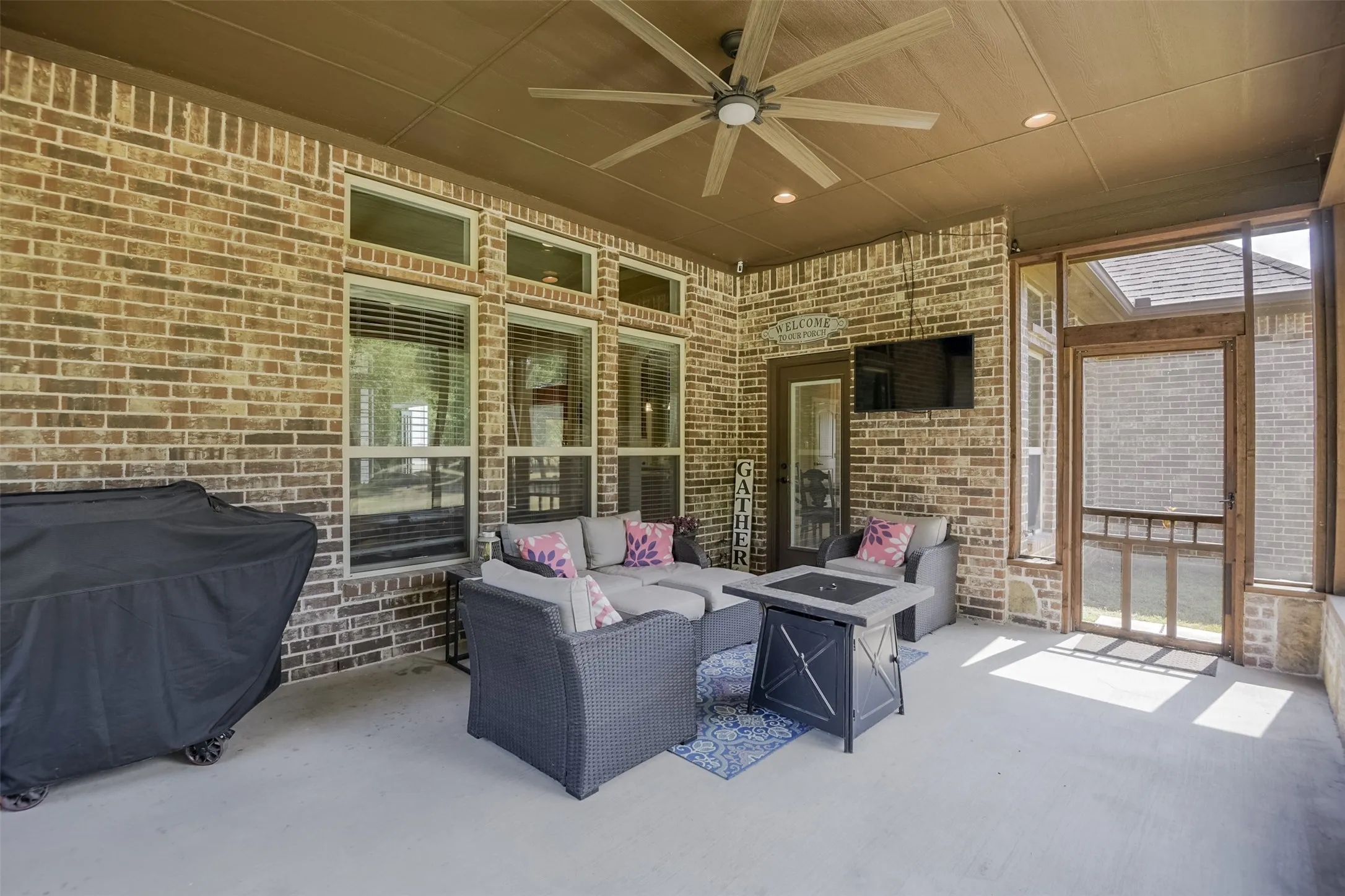 Single Family Residence For Sale in Ellis County , 505 Boz Road, Waxahachie, Texas 75167, 4 Bedroom, 3 Bathroom, 2 Garage spaces, 3,176 Sqft, built in 2015, mls#21384589, Real Estate Agent in Waxahachie, Homes For Sale in Ellis county, Homes For Sale in Waxahachie, Realtor in Waxahachie Texas, Real Estate Brokerage Independent Realty Texas, Luminita Cordes Realtor