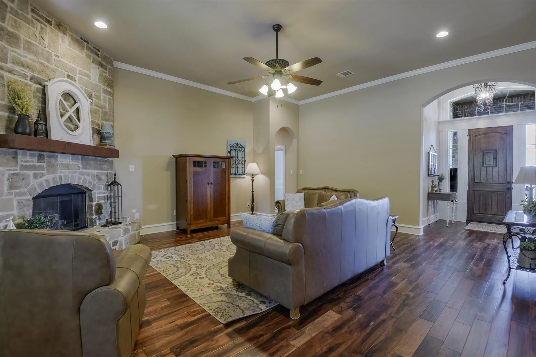 Single Family Residence For Sale in Ellis County , 505 Boz Road, Waxahachie, Texas 75167, 4 Bedroom, 3 Bathroom, 2 Garage spaces, 3,176 Sqft, built in 2015, mls#21384589, Real Estate Agent in Waxahachie, Homes For Sale in Ellis county, Homes For Sale in Waxahachie, Realtor in Waxahachie Texas, Real Estate Brokerage Independent Realty Texas, Luminita Cordes Realtor