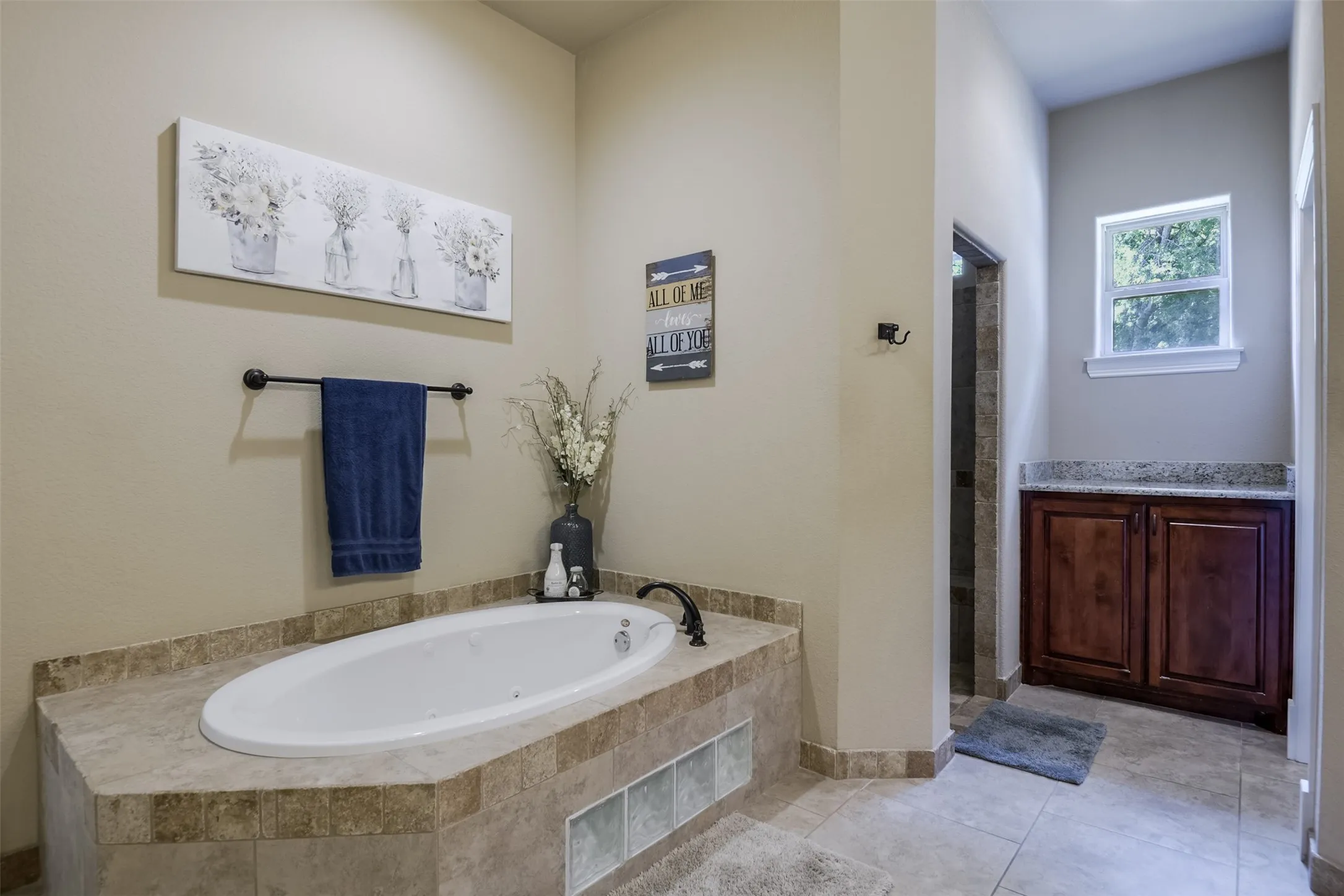 Single Family Residence For Sale in Ellis County , 505 Boz Road, Waxahachie, Texas 75167, 4 Bedroom, 3 Bathroom, 2 Garage spaces, 3,176 Sqft, built in 2015, mls#21384589, Real Estate Agent in Waxahachie, Homes For Sale in Ellis county, Homes For Sale in Waxahachie, Realtor in Waxahachie Texas, Real Estate Brokerage Independent Realty Texas, Luminita Cordes Realtor