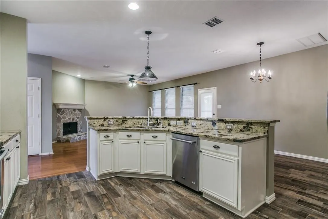 Single Family Residence For Rent in Collin County , 208 N Arbor Ridge Drive, Allen, Texas 75002, 4 Bedroom, 3 Bathroom, 2 Garage spaces, 2,640 Sqft, built in 2002, mls#21385550, Real Estate Agent in Allen, Homes For Rent in Collin county, Homes For Rent in Allen, Realtor in Allen Texas, Real Estate Brokerage Independent Realty Texas, Luminita Cordes Realtor