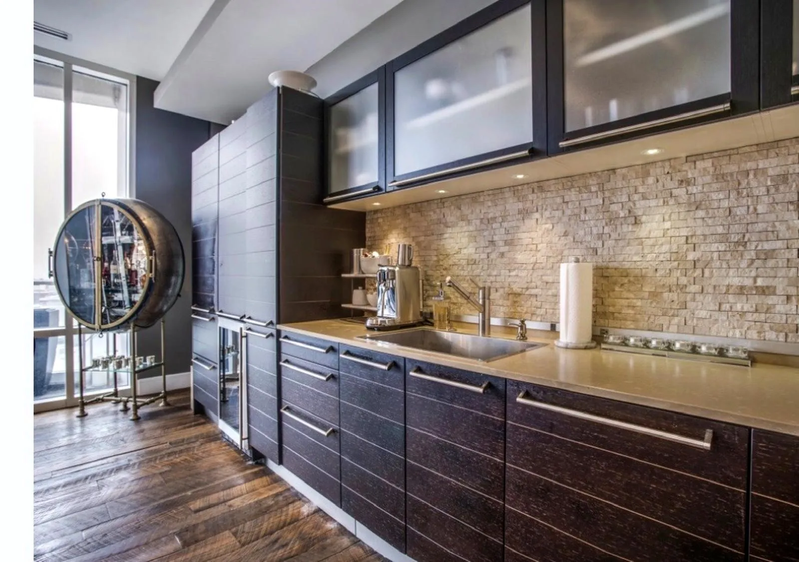 Condominium For Sale in Dallas County , 2408 Victory Park Lane 1034, Dallas, Texas 75219, 1 Bedroom, 2 Bathroom, 1 Garage spaces, 1,106 Sqft, built in 2005, mls#21386608, Real Estate Agent in Dallas, Homes For Sale in Dallas county, Homes For Sale in Dallas, Realtor in Dallas Texas, Real Estate Brokerage Independent Realty Texas, Luminita Cordes Realtor