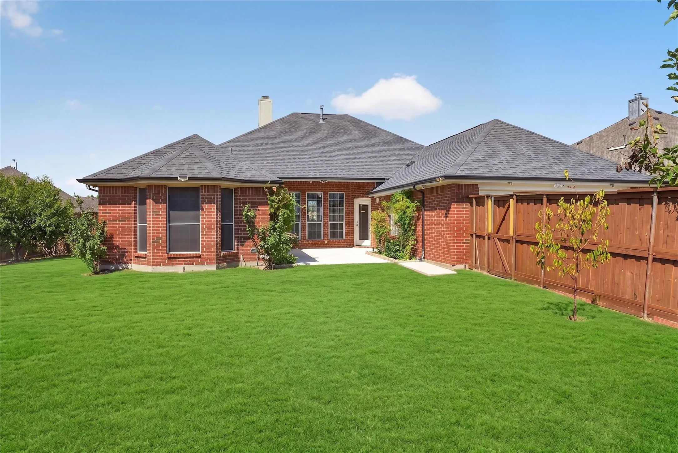 Single Family Residence For Rent in Denton County , 3711 Musketeer Drive, Frisco, Texas 75033, 4 Bedroom, 3 Bathroom, 2 Garage spaces, 2,338 Sqft, built in 2003, mls#21386607, Real Estate Agent in Frisco, Homes For Rent in Denton county, Homes For Rent in Frisco, Realtor in Frisco Texas, Real Estate Brokerage Independent Realty Texas, Luminita Cordes Realtor