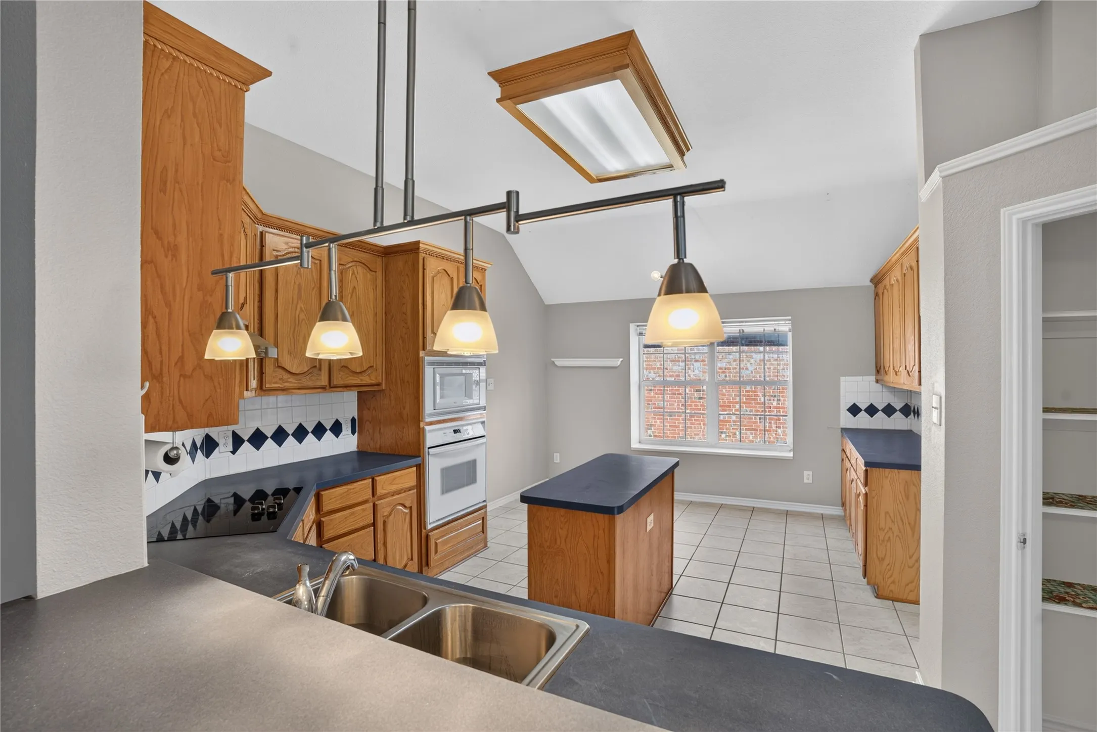 Single Family Residence For Rent in Denton County , 3711 Musketeer Drive, Frisco, Texas 75033, 4 Bedroom, 3 Bathroom, 2 Garage spaces, 2,338 Sqft, built in 2003, mls#21386607, Real Estate Agent in Frisco, Homes For Rent in Denton county, Homes For Rent in Frisco, Realtor in Frisco Texas, Real Estate Brokerage Independent Realty Texas, Luminita Cordes Realtor