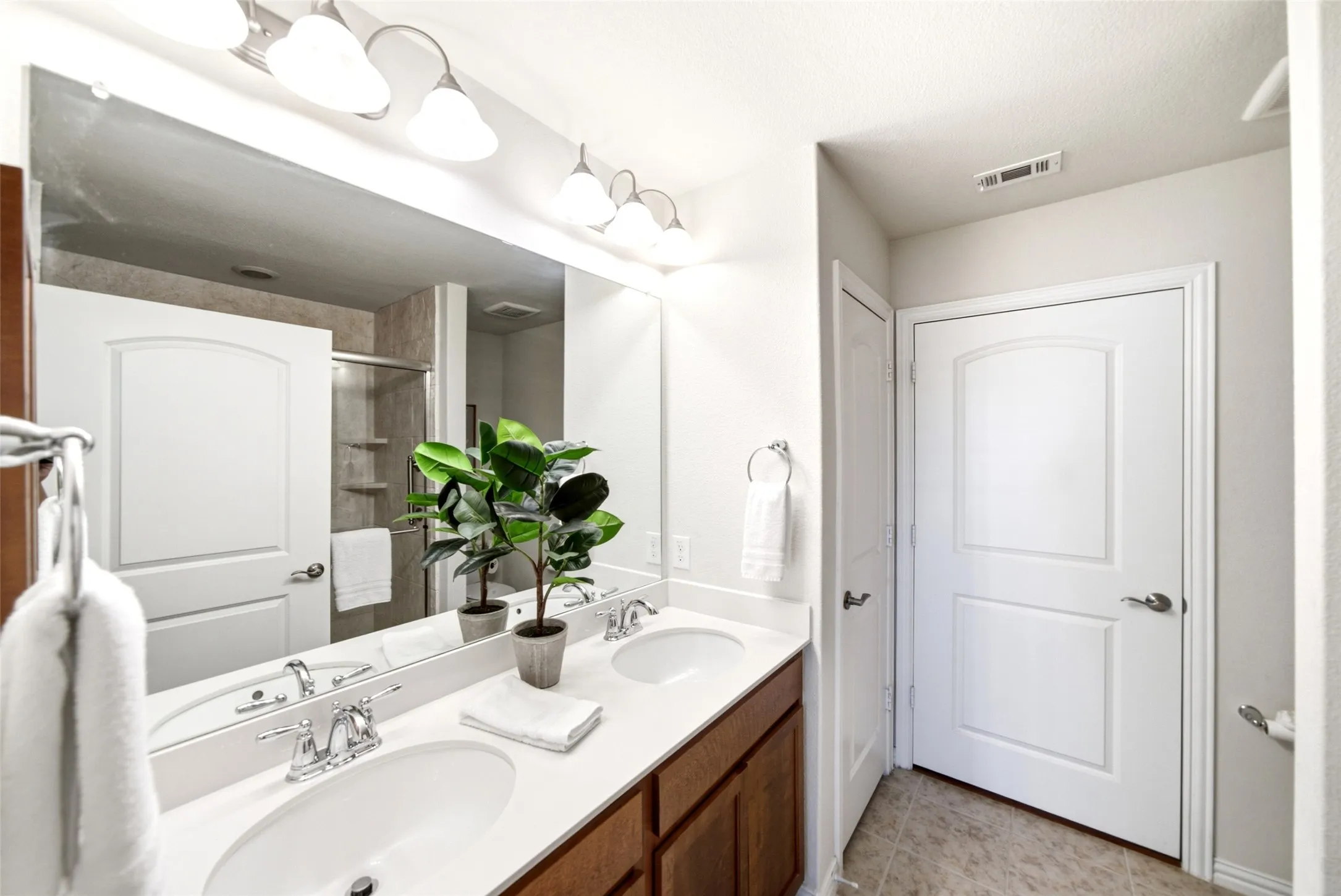 Single Family Residence For Sale in Denton County , 7601 Gulf Breeze Lane, Frisco, Texas 75036, 2 Bedroom, 2 Bathroom, 2 Garage spaces, 1,563 Sqft, built in 2016, mls#21379672, Real Estate Agent in Frisco, Homes For Sale in Denton county, Homes For Sale in Frisco, Realtor in Frisco Texas, Real Estate Brokerage Independent Realty Texas, Luminita Cordes Realtor