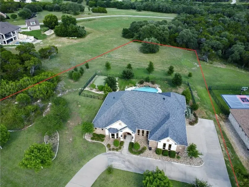Single Family Residence For Sale in Johnson County , 6509 Ladybank Court W, Cleburne, Texas 76033, 3 Bedroom, 3 Bathroom, 3 Garage spaces, 3,009 Sqft, built in 2012, mls#21386622, Real Estate Agent in Cleburne, Homes For Sale in Johnson county, Homes For Sale in Cleburne, Realtor in Cleburne Texas, Real Estate Brokerage Independent Realty Texas, Luminita Cordes Realtor