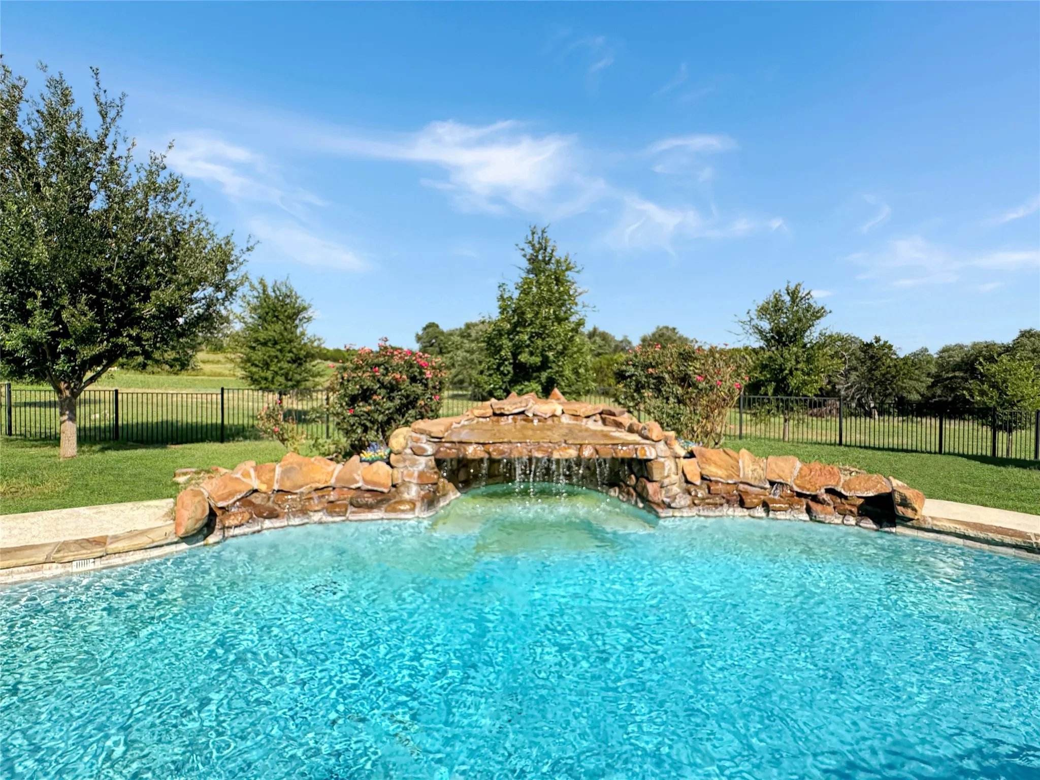 Single Family Residence For Sale in Johnson County , 6509 Ladybank Court W, Cleburne, Texas 76033, 3 Bedroom, 3 Bathroom, 3 Garage spaces, 3,009 Sqft, built in 2012, mls#21386622, Real Estate Agent in Cleburne, Homes For Sale in Johnson county, Homes For Sale in Cleburne, Realtor in Cleburne Texas, Real Estate Brokerage Independent Realty Texas, Luminita Cordes Realtor