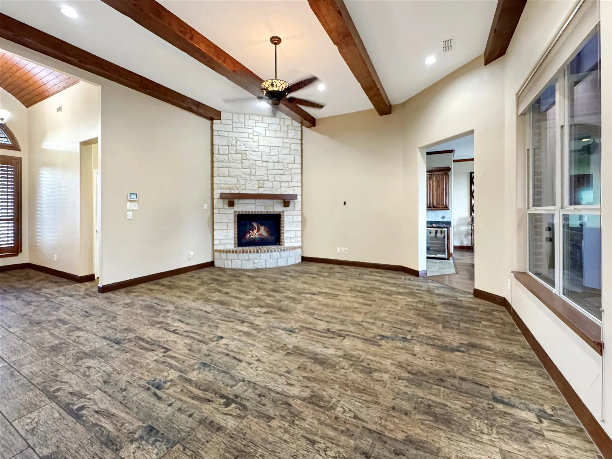 Single Family Residence For Sale in Johnson County , 6509 Ladybank Court W, Cleburne, Texas 76033, 3 Bedroom, 3 Bathroom, 3 Garage spaces, 3,009 Sqft, built in 2012, mls#21386622, Real Estate Agent in Cleburne, Homes For Sale in Johnson county, Homes For Sale in Cleburne, Realtor in Cleburne Texas, Real Estate Brokerage Independent Realty Texas, Luminita Cordes Realtor