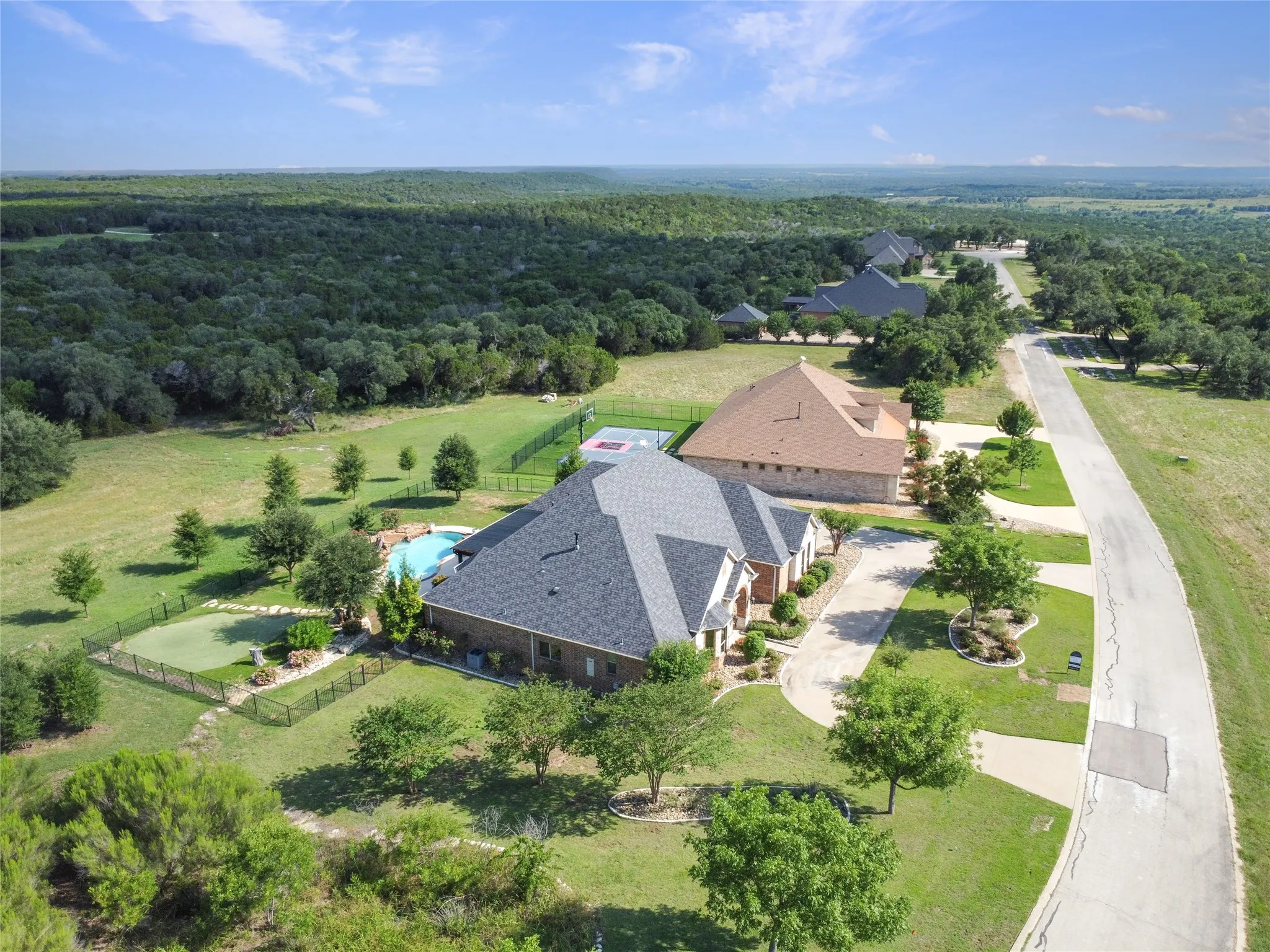 Single Family Residence For Sale in Johnson County , 6509 Ladybank Court W, Cleburne, Texas 76033, 3 Bedroom, 3 Bathroom, 3 Garage spaces, 3,009 Sqft, built in 2012, mls#21386622, Real Estate Agent in Cleburne, Homes For Sale in Johnson county, Homes For Sale in Cleburne, Realtor in Cleburne Texas, Real Estate Brokerage Independent Realty Texas, Luminita Cordes Realtor