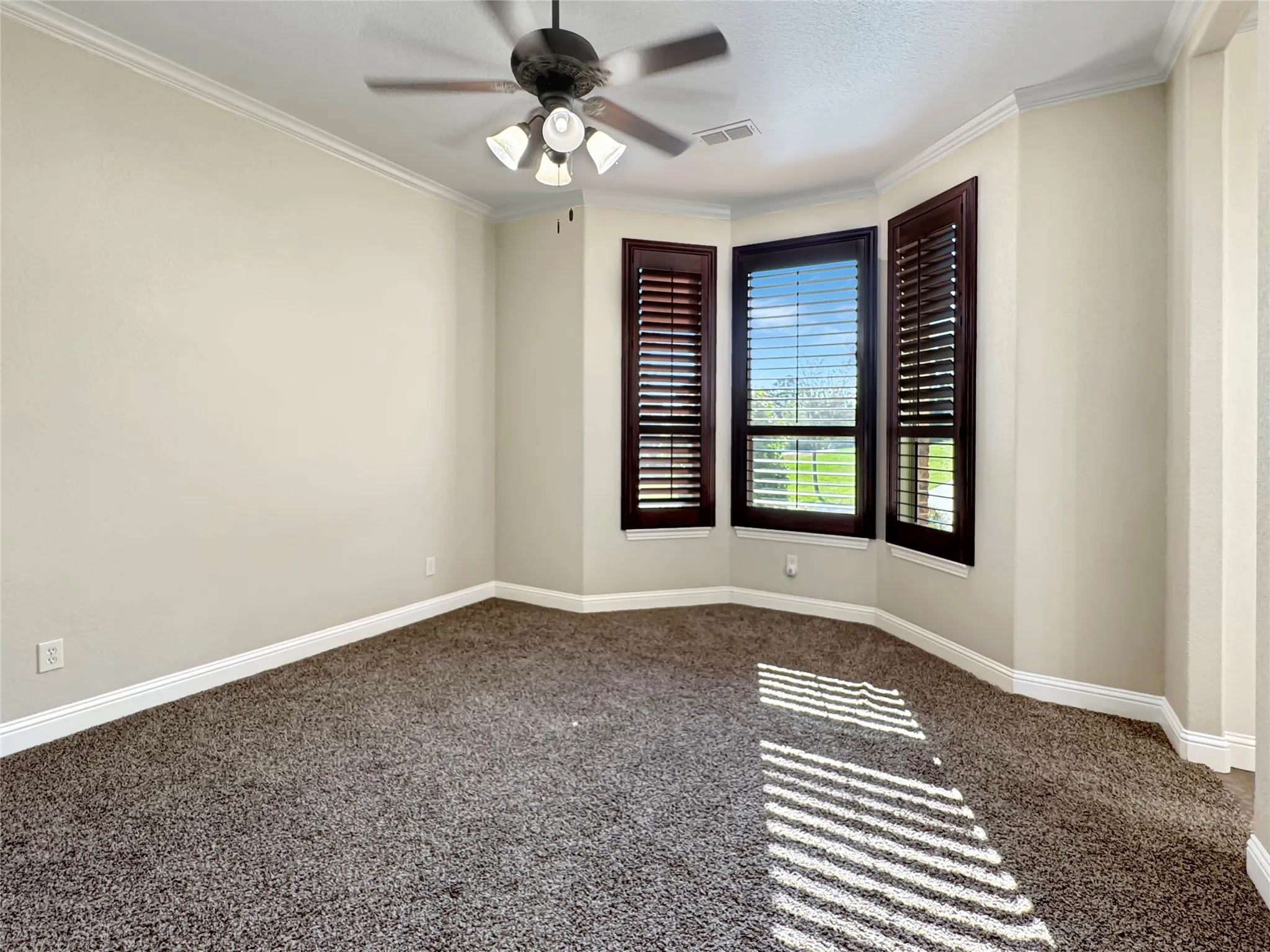 Single Family Residence For Sale in Johnson County , 6509 Ladybank Court W, Cleburne, Texas 76033, 3 Bedroom, 3 Bathroom, 3 Garage spaces, 3,009 Sqft, built in 2012, mls#21386622, Real Estate Agent in Cleburne, Homes For Sale in Johnson county, Homes For Sale in Cleburne, Realtor in Cleburne Texas, Real Estate Brokerage Independent Realty Texas, Luminita Cordes Realtor