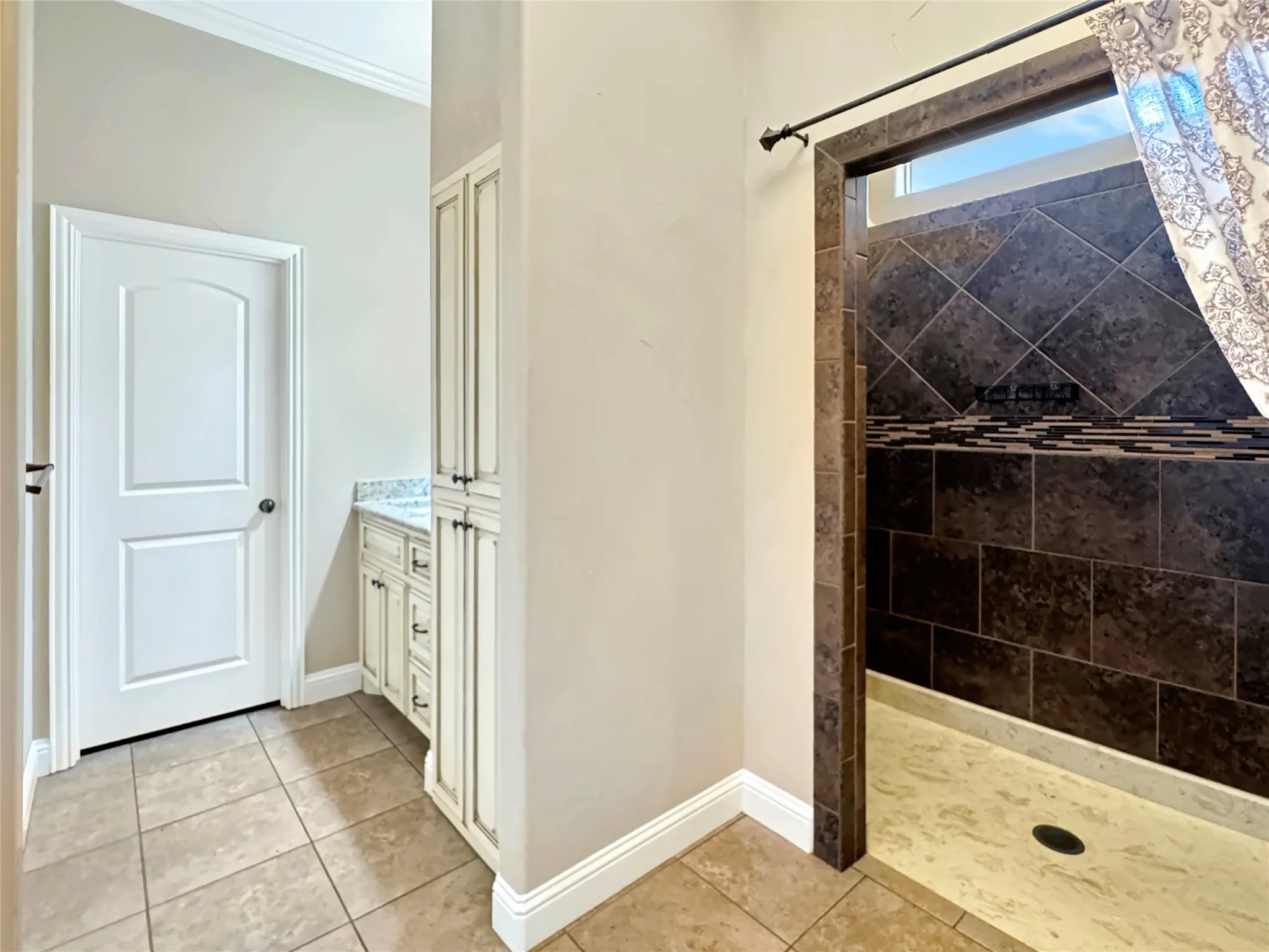 Single Family Residence For Sale in Johnson County , 6509 Ladybank Court W, Cleburne, Texas 76033, 3 Bedroom, 3 Bathroom, 3 Garage spaces, 3,009 Sqft, built in 2012, mls#21386622, Real Estate Agent in Cleburne, Homes For Sale in Johnson county, Homes For Sale in Cleburne, Realtor in Cleburne Texas, Real Estate Brokerage Independent Realty Texas, Luminita Cordes Realtor