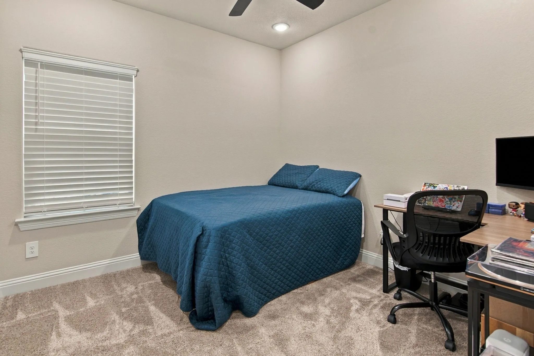 Recessed lighting, ceiling fan, window with blinds, and neutral-toned carpet