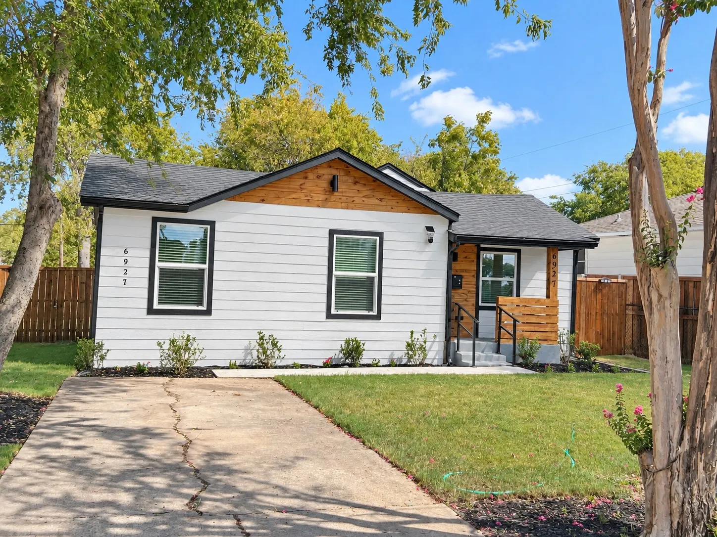 Single Family Residence For Sale in Dallas County , 6927 Overlook Drive, Dallas, Texas 75227, 3 Bedroom, 2 Bathroom, Garage spaces, 1,125 Sqft, built in 1950, mls#21386142, Real Estate Agent in Dallas, Homes For Sale in Dallas county, Homes For Sale in Dallas, Realtor in Dallas Texas, Real Estate Brokerage Independent Realty Texas, Luminita Cordes Realtor