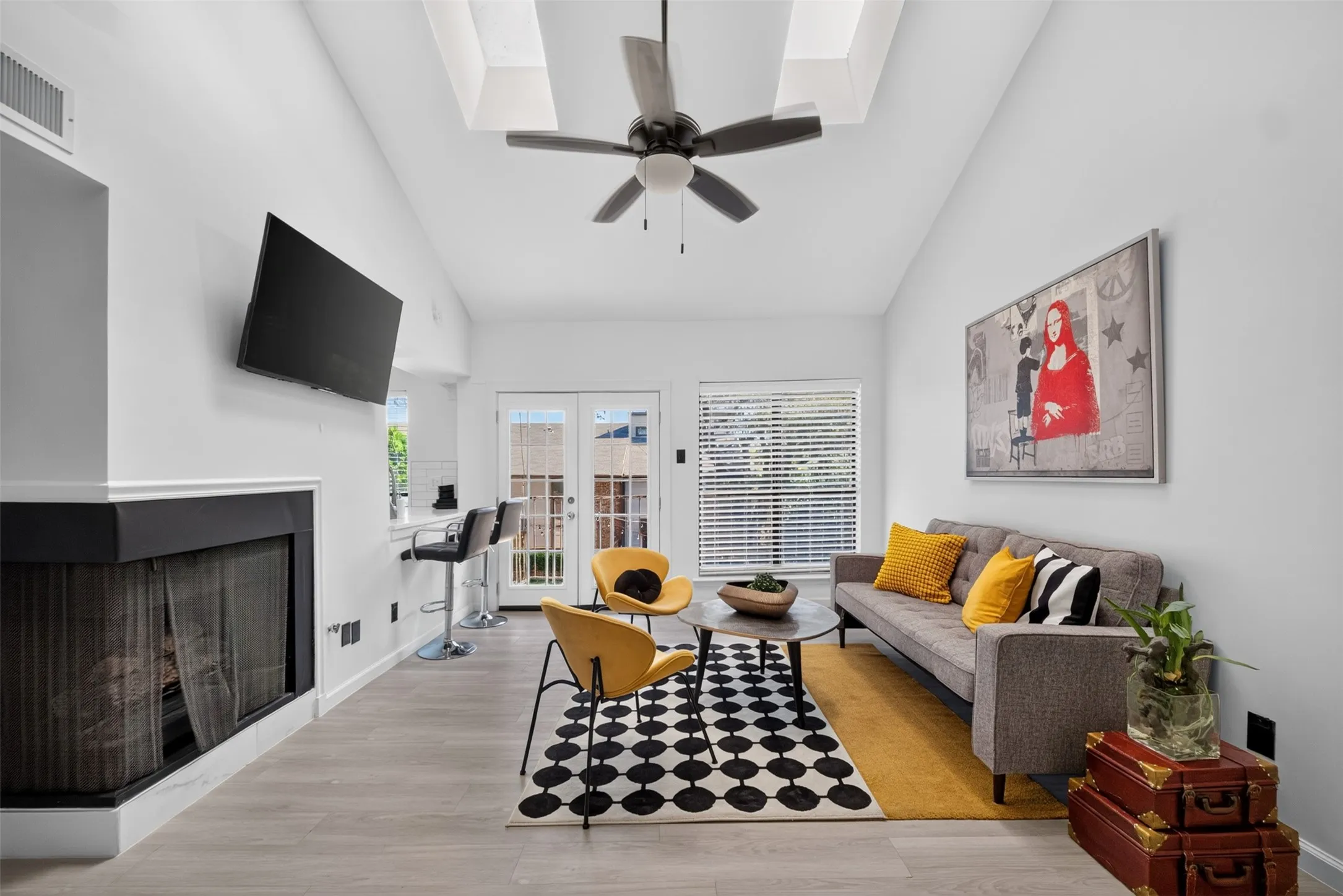 Condominium For Sale in Dallas County , 7522 Holly Hill Drive 8, Dallas, Texas 75231, 1 Bedroom, 1 Bathroom, Garage spaces, 736 Sqft, built in 1979, mls#21386312, Real Estate Agent in Dallas, Homes For Sale in Dallas county, Homes For Sale in Dallas, Realtor in Dallas Texas, Real Estate Brokerage Independent Realty Texas, Luminita Cordes Realtor