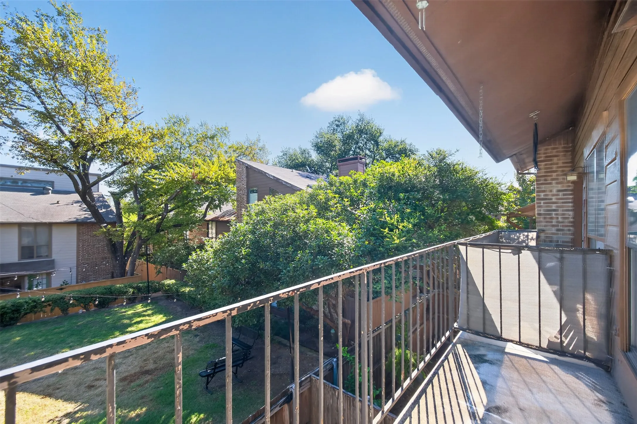 Condominium For Sale in Dallas County , 7522 Holly Hill Drive 8, Dallas, Texas 75231, 1 Bedroom, 1 Bathroom, Garage spaces, 736 Sqft, built in 1979, mls#21386312, Real Estate Agent in Dallas, Homes For Sale in Dallas county, Homes For Sale in Dallas, Realtor in Dallas Texas, Real Estate Brokerage Independent Realty Texas, Luminita Cordes Realtor