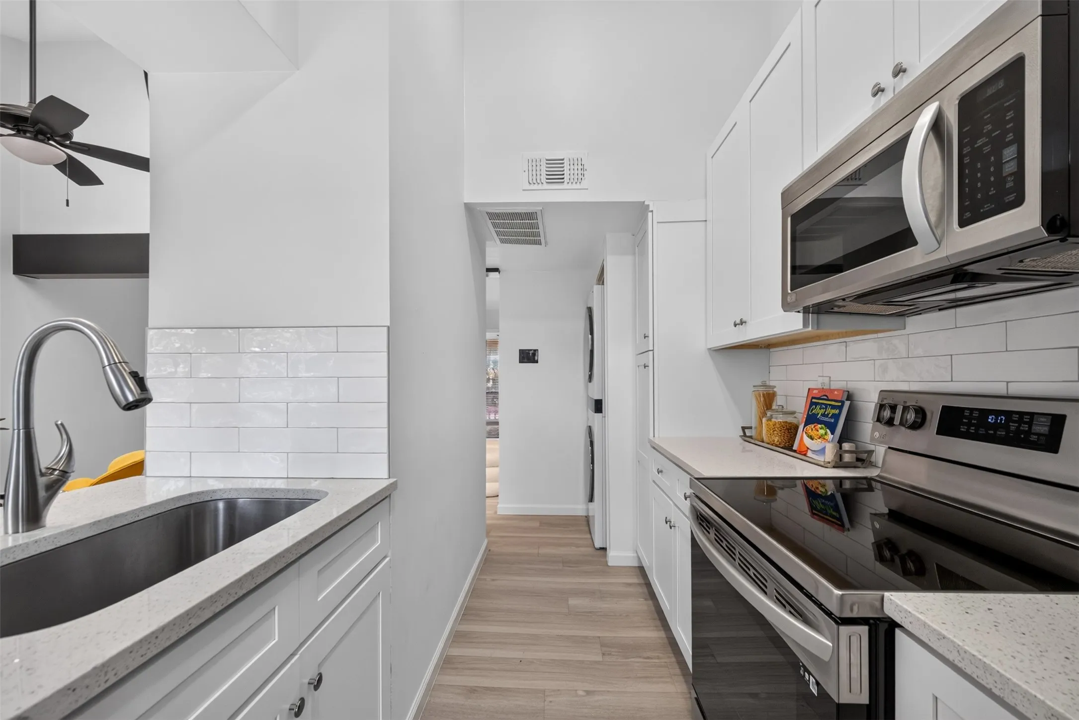 Condominium For Sale in Dallas County , 7522 Holly Hill Drive 8, Dallas, Texas 75231, 1 Bedroom, 1 Bathroom, Garage spaces, 736 Sqft, built in 1979, mls#21386312, Real Estate Agent in Dallas, Homes For Sale in Dallas county, Homes For Sale in Dallas, Realtor in Dallas Texas, Real Estate Brokerage Independent Realty Texas, Luminita Cordes Realtor