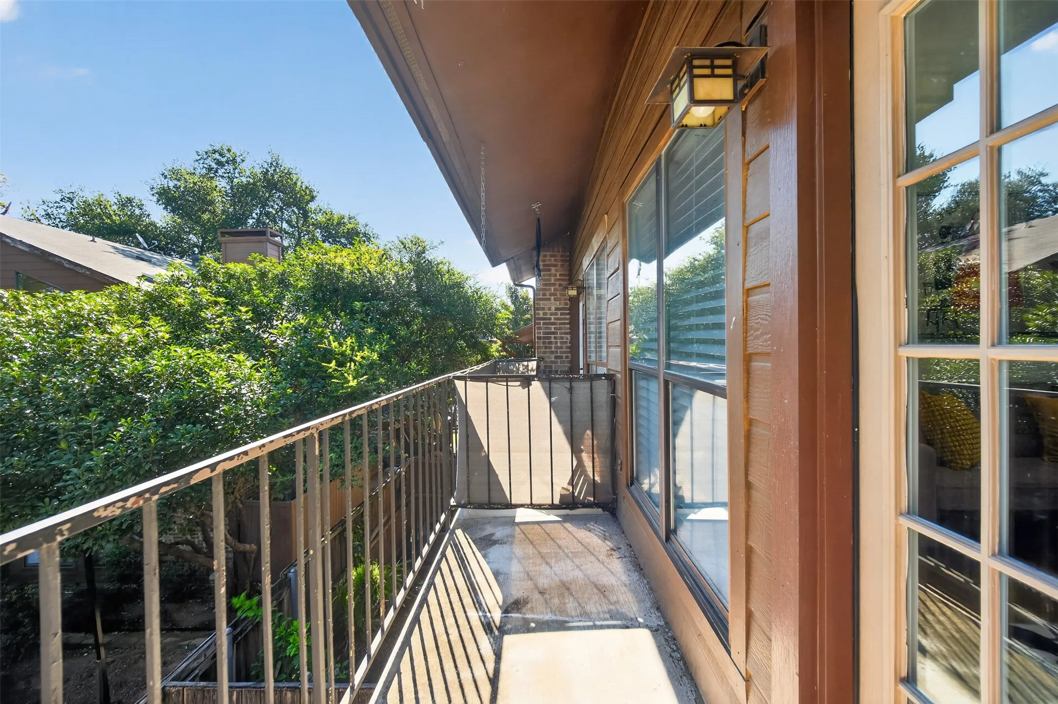 Condominium For Sale in Dallas County , 7522 Holly Hill Drive 8, Dallas, Texas 75231, 1 Bedroom, 1 Bathroom, Garage spaces, 736 Sqft, built in 1979, mls#21386312, Real Estate Agent in Dallas, Homes For Sale in Dallas county, Homes For Sale in Dallas, Realtor in Dallas Texas, Real Estate Brokerage Independent Realty Texas, Luminita Cordes Realtor