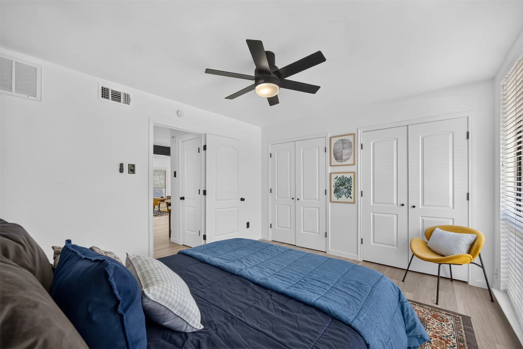 Condominium For Sale in Dallas County , 7522 Holly Hill Drive 8, Dallas, Texas 75231, 1 Bedroom, 1 Bathroom, Garage spaces, 736 Sqft, built in 1979, mls#21386312, Real Estate Agent in Dallas, Homes For Sale in Dallas county, Homes For Sale in Dallas, Realtor in Dallas Texas, Real Estate Brokerage Independent Realty Texas, Luminita Cordes Realtor