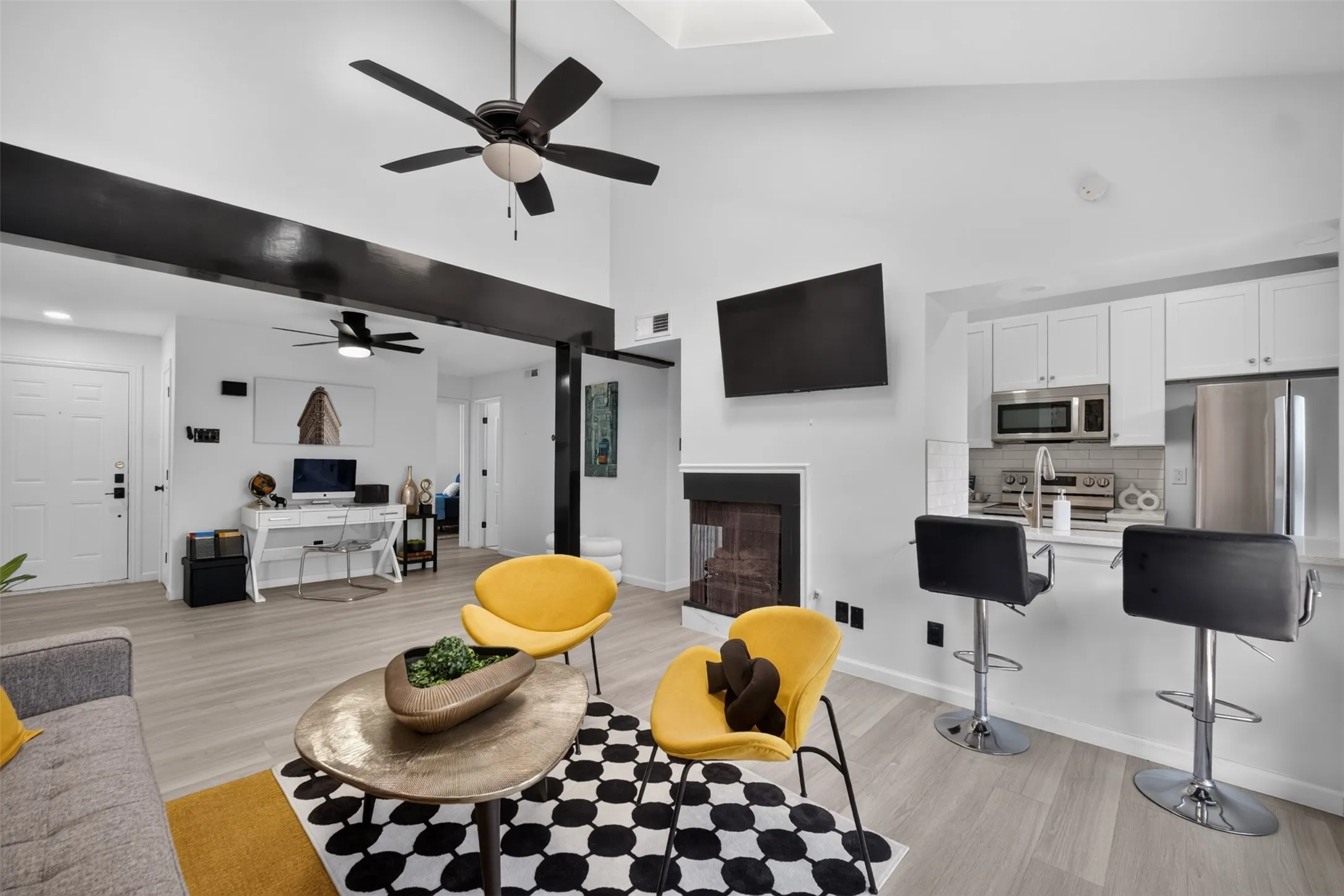 Condominium For Sale in Dallas County , 7522 Holly Hill Drive 8, Dallas, Texas 75231, 1 Bedroom, 1 Bathroom, Garage spaces, 736 Sqft, built in 1979, mls#21386312, Real Estate Agent in Dallas, Homes For Sale in Dallas county, Homes For Sale in Dallas, Realtor in Dallas Texas, Real Estate Brokerage Independent Realty Texas, Luminita Cordes Realtor