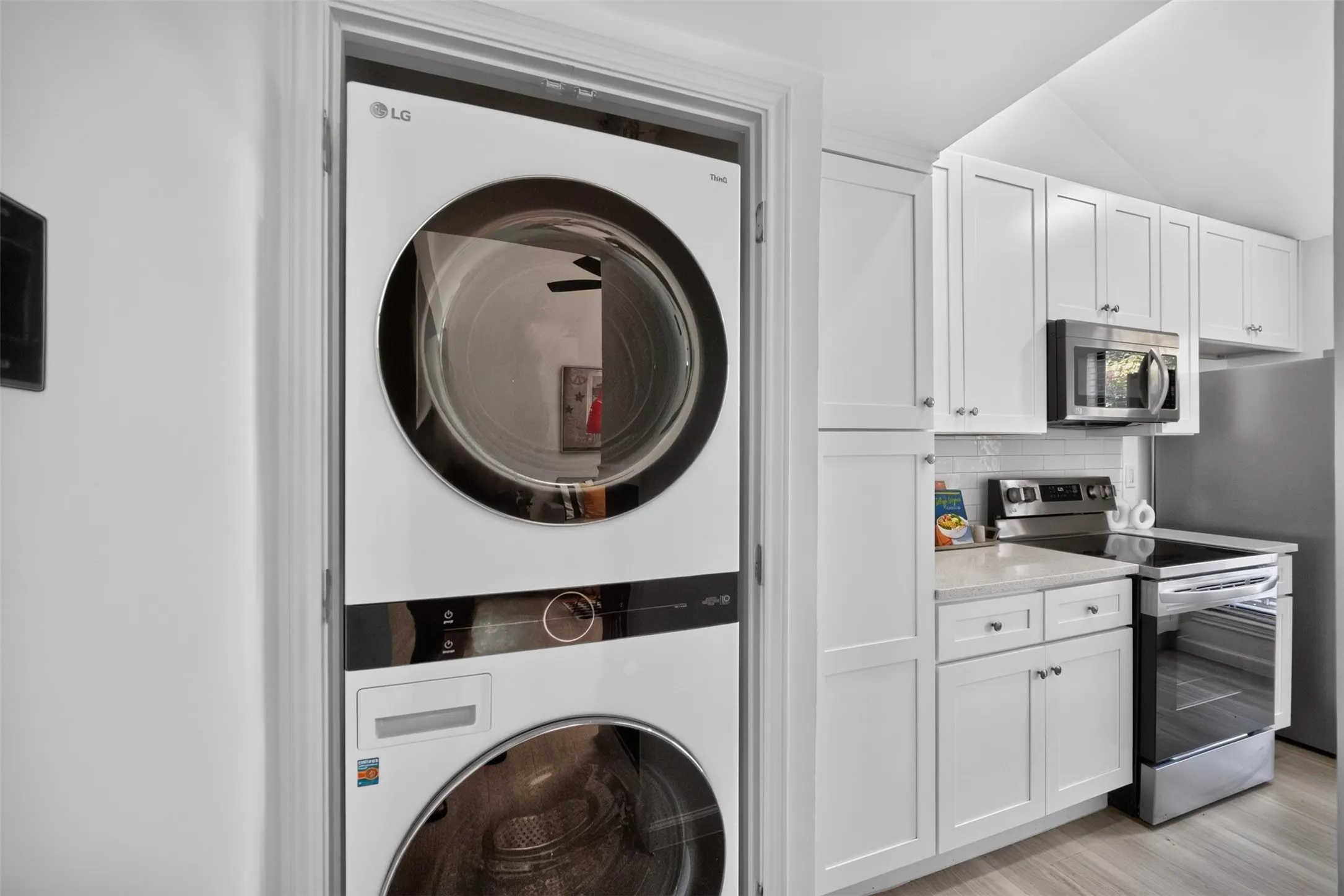 Condominium For Sale in Dallas County , 7522 Holly Hill Drive 8, Dallas, Texas 75231, 1 Bedroom, 1 Bathroom, Garage spaces, 736 Sqft, built in 1979, mls#21386312, Real Estate Agent in Dallas, Homes For Sale in Dallas county, Homes For Sale in Dallas, Realtor in Dallas Texas, Real Estate Brokerage Independent Realty Texas, Luminita Cordes Realtor