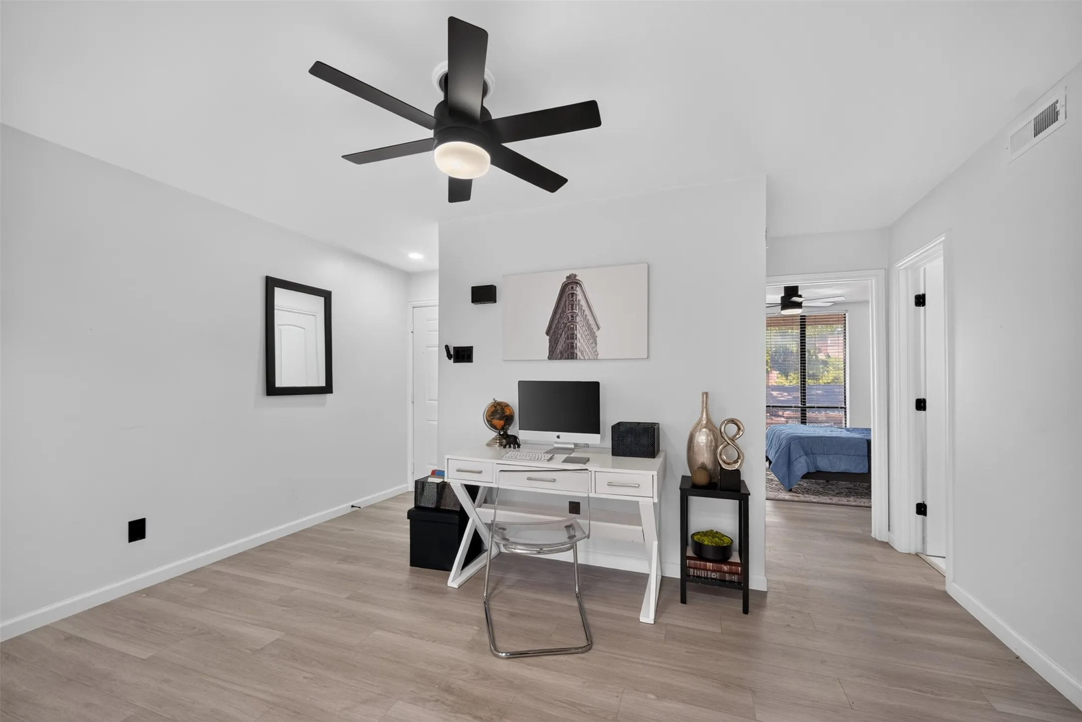 Condominium For Sale in Dallas County , 7522 Holly Hill Drive 8, Dallas, Texas 75231, 1 Bedroom, 1 Bathroom, Garage spaces, 736 Sqft, built in 1979, mls#21386312, Real Estate Agent in Dallas, Homes For Sale in Dallas county, Homes For Sale in Dallas, Realtor in Dallas Texas, Real Estate Brokerage Independent Realty Texas, Luminita Cordes Realtor