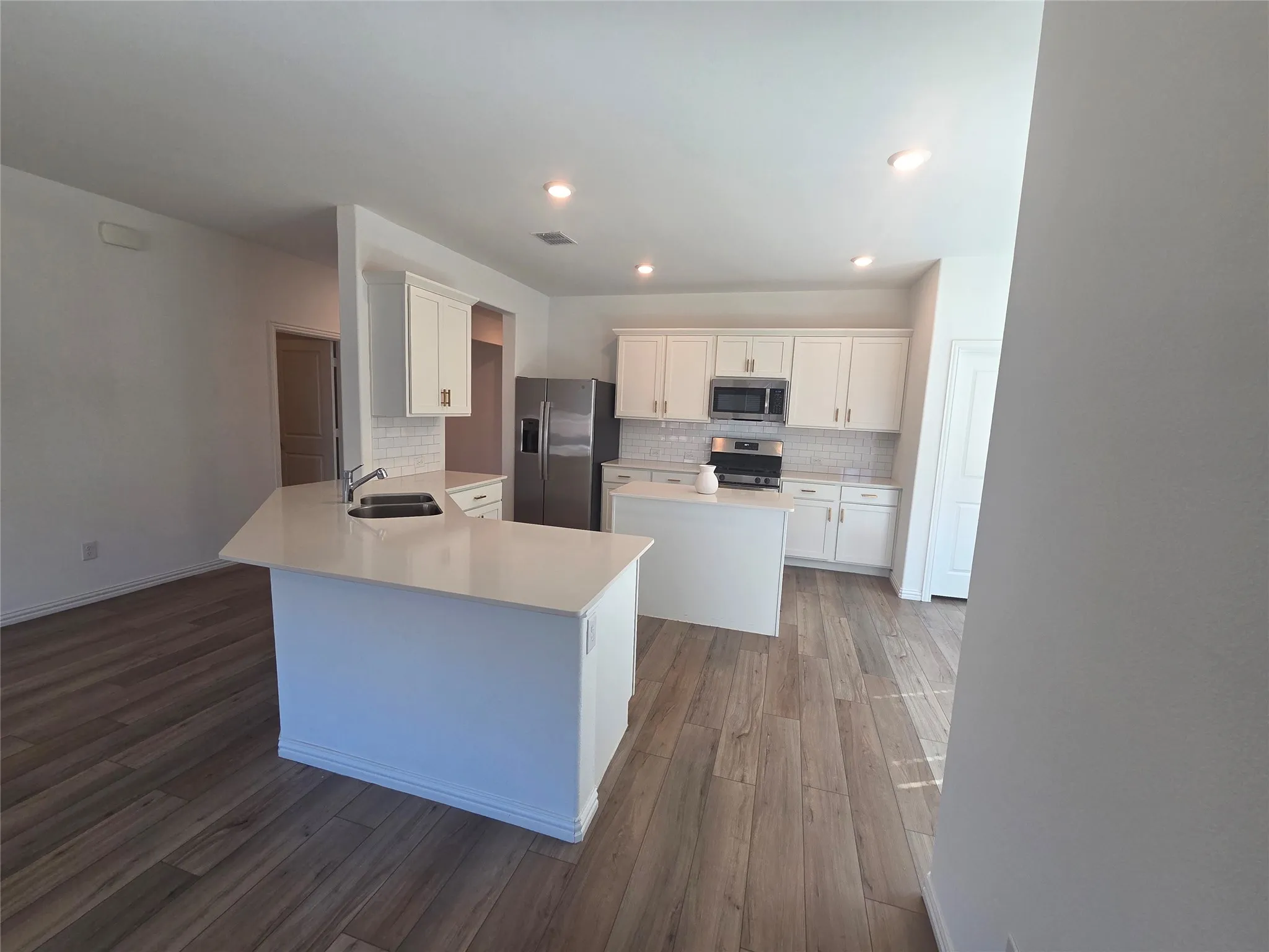 Single Family Residence For Sale in Collin County , 3300 Cardinal Flower Place, Mc Kinney, Texas 75071, 4 Bedroom, 2 Bathroom, 2 Garage spaces, 2,010 Sqft, built in 2022, mls#21386636, Real Estate Agent in Mc Kinney, Homes For Sale in Collin county, Homes For Sale in Mc Kinney, Realtor in Mc Kinney Texas, Real Estate Brokerage Independent Realty Texas, Luminita Cordes Realtor