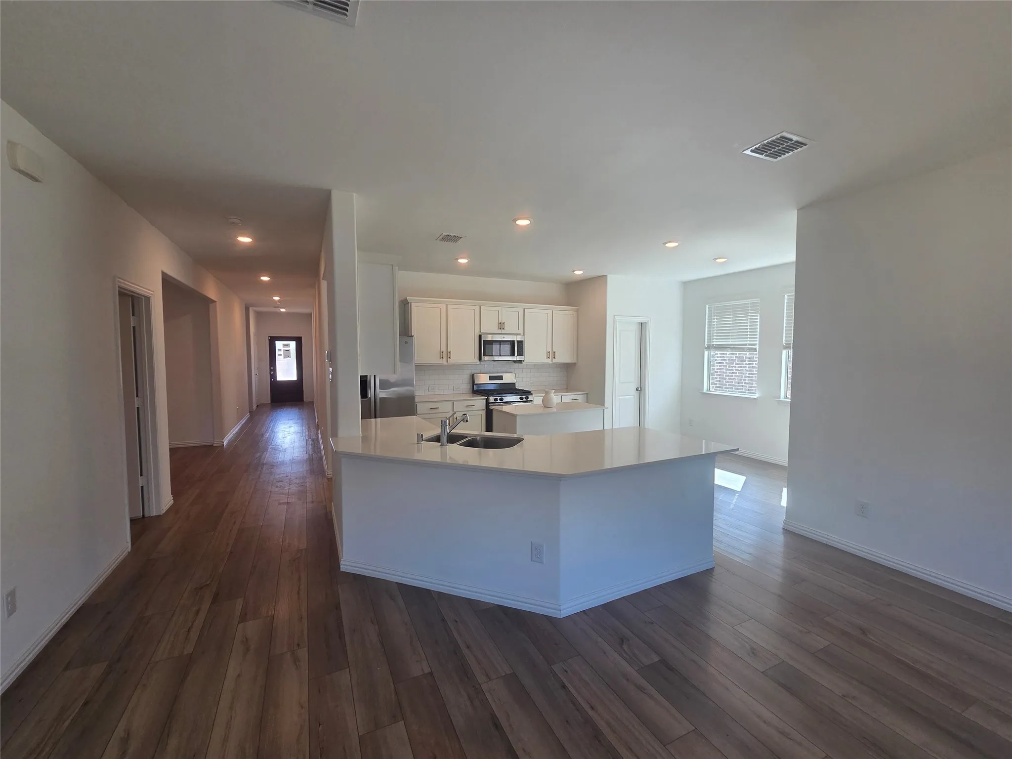Single Family Residence For Sale in Collin County , 3300 Cardinal Flower Place, Mc Kinney, Texas 75071, 4 Bedroom, 2 Bathroom, 2 Garage spaces, 2,010 Sqft, built in 2022, mls#21386636, Real Estate Agent in Mc Kinney, Homes For Sale in Collin county, Homes For Sale in Mc Kinney, Realtor in Mc Kinney Texas, Real Estate Brokerage Independent Realty Texas, Luminita Cordes Realtor