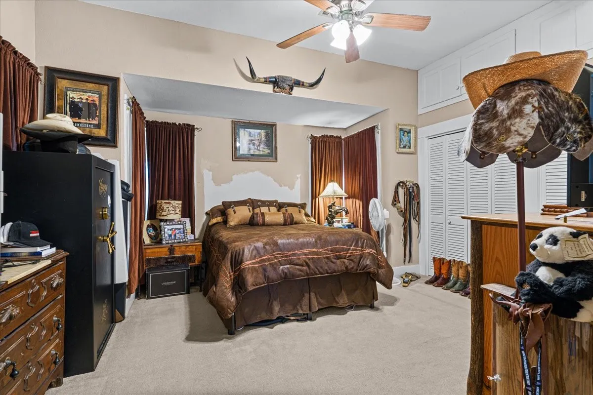 Single Family Residence For Sale in Hill County , 707 N Magnolia Avenue, Hubbard, Texas 76648, 2 Bedroom, 2 Bathroom, 1 Garage spaces, 1,328 Sqft, built in 1910, mls#21386617, Real Estate Agent in Hubbard, Homes For Sale in Hill county, Homes For Sale in Hubbard, Realtor in Hubbard Texas, Real Estate Brokerage Independent Realty Texas, Luminita Cordes Realtor