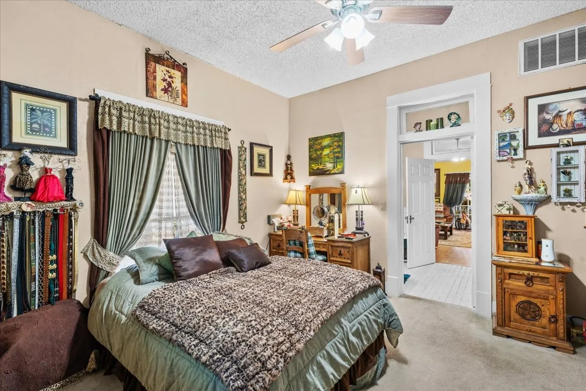 Single Family Residence For Sale in Hill County , 707 N Magnolia Avenue, Hubbard, Texas 76648, 2 Bedroom, 2 Bathroom, 1 Garage spaces, 1,328 Sqft, built in 1910, mls#21386617, Real Estate Agent in Hubbard, Homes For Sale in Hill county, Homes For Sale in Hubbard, Realtor in Hubbard Texas, Real Estate Brokerage Independent Realty Texas, Luminita Cordes Realtor