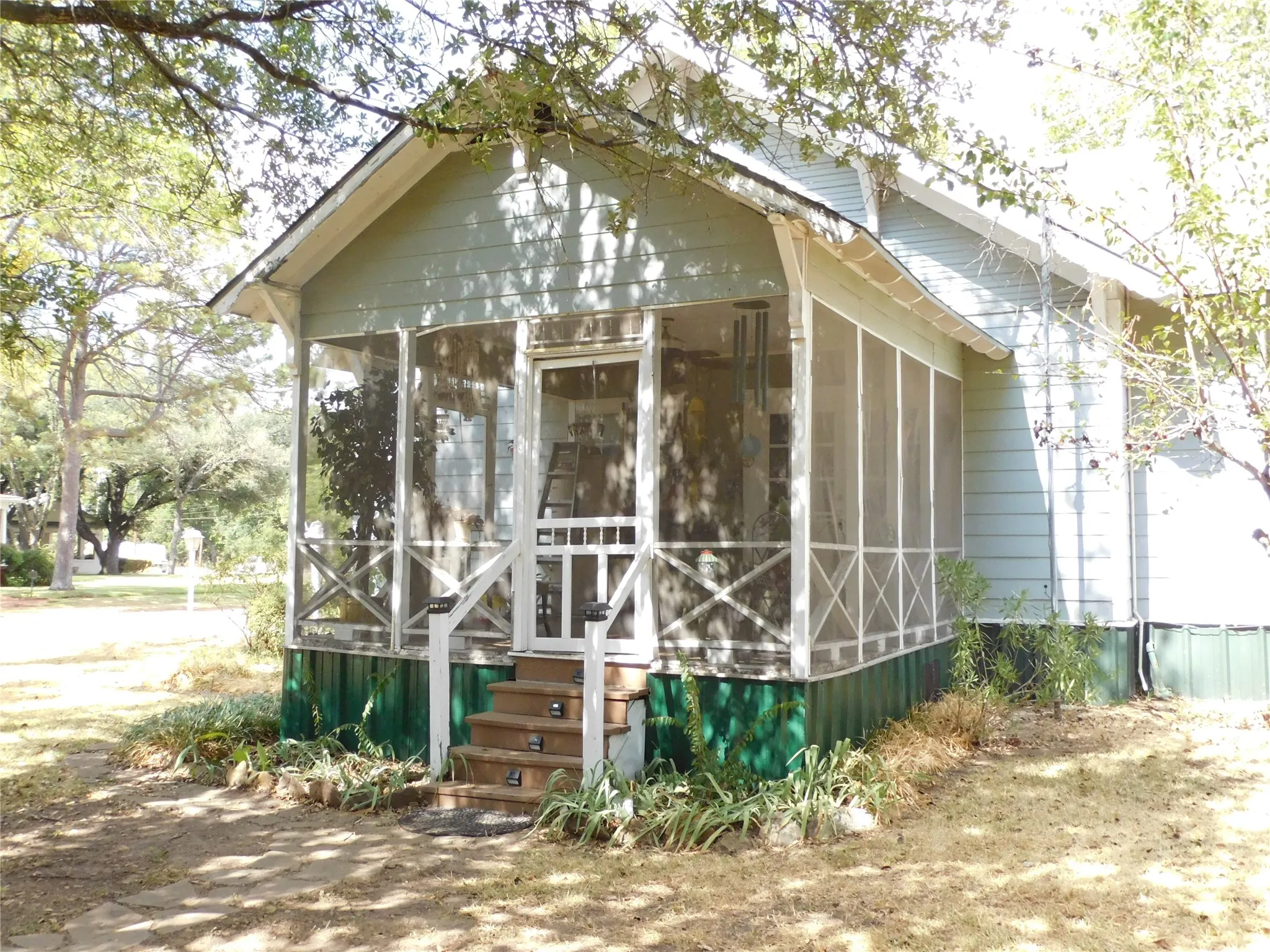 screened in back porch for year long use.  Great place to meet friends to enjoy a cup of coffee