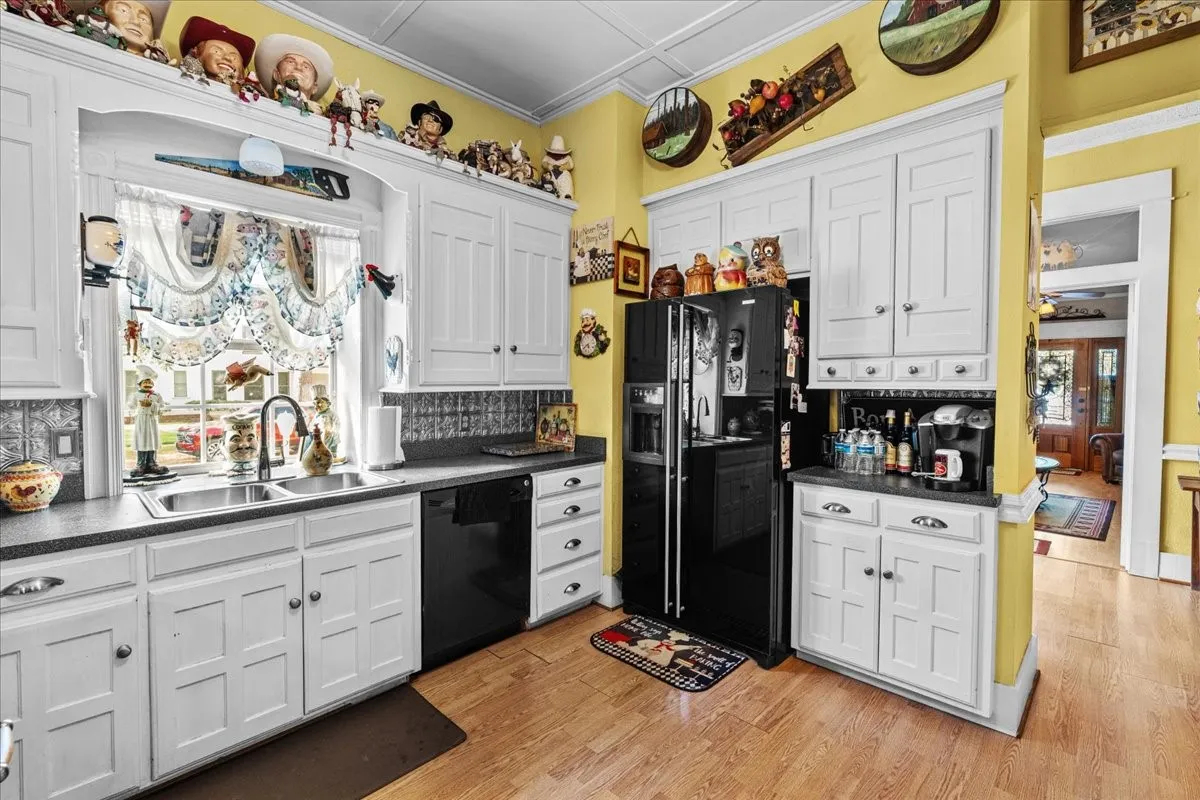 Single Family Residence For Sale in Hill County , 707 N Magnolia Avenue, Hubbard, Texas 76648, 2 Bedroom, 2 Bathroom, 1 Garage spaces, 1,328 Sqft, built in 1910, mls#21386617, Real Estate Agent in Hubbard, Homes For Sale in Hill county, Homes For Sale in Hubbard, Realtor in Hubbard Texas, Real Estate Brokerage Independent Realty Texas, Luminita Cordes Realtor
