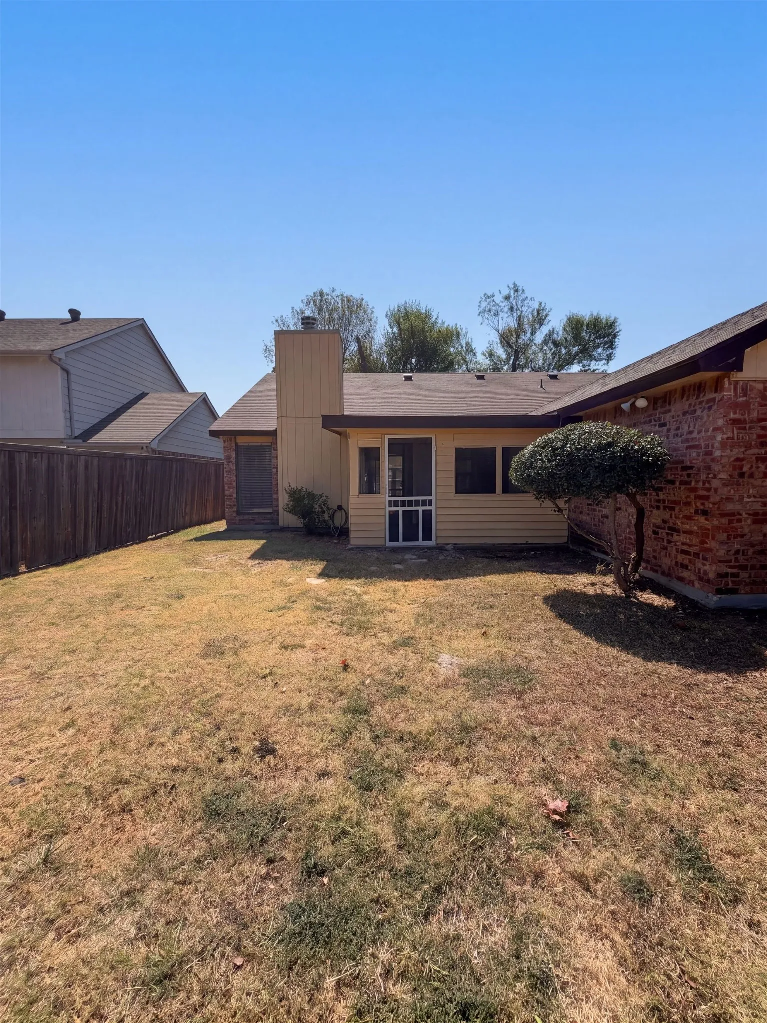 Single Family Residence For Sale in Denton County , 6808 Younger Drive, The Colony, Texas 75056, 3 Bedroom, 2 Bathroom, 2 Garage spaces, 1,575 Sqft, built in 1985, mls#21386642, Real Estate Agent in The Colony, Homes For Sale in Denton county, Homes For Sale in The Colony, Realtor in The Colony Texas, Real Estate Brokerage Independent Realty Texas, Luminita Cordes Realtor