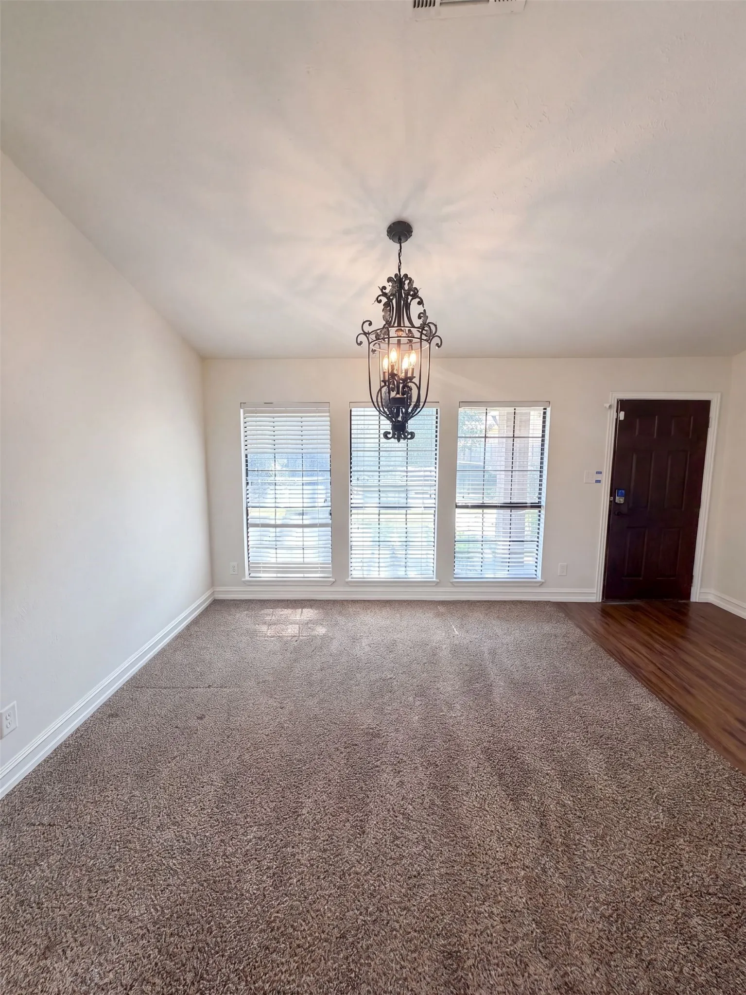 Single Family Residence For Sale in Denton County , 6808 Younger Drive, The Colony, Texas 75056, 3 Bedroom, 2 Bathroom, 2 Garage spaces, 1,575 Sqft, built in 1985, mls#21386642, Real Estate Agent in The Colony, Homes For Sale in Denton county, Homes For Sale in The Colony, Realtor in The Colony Texas, Real Estate Brokerage Independent Realty Texas, Luminita Cordes Realtor