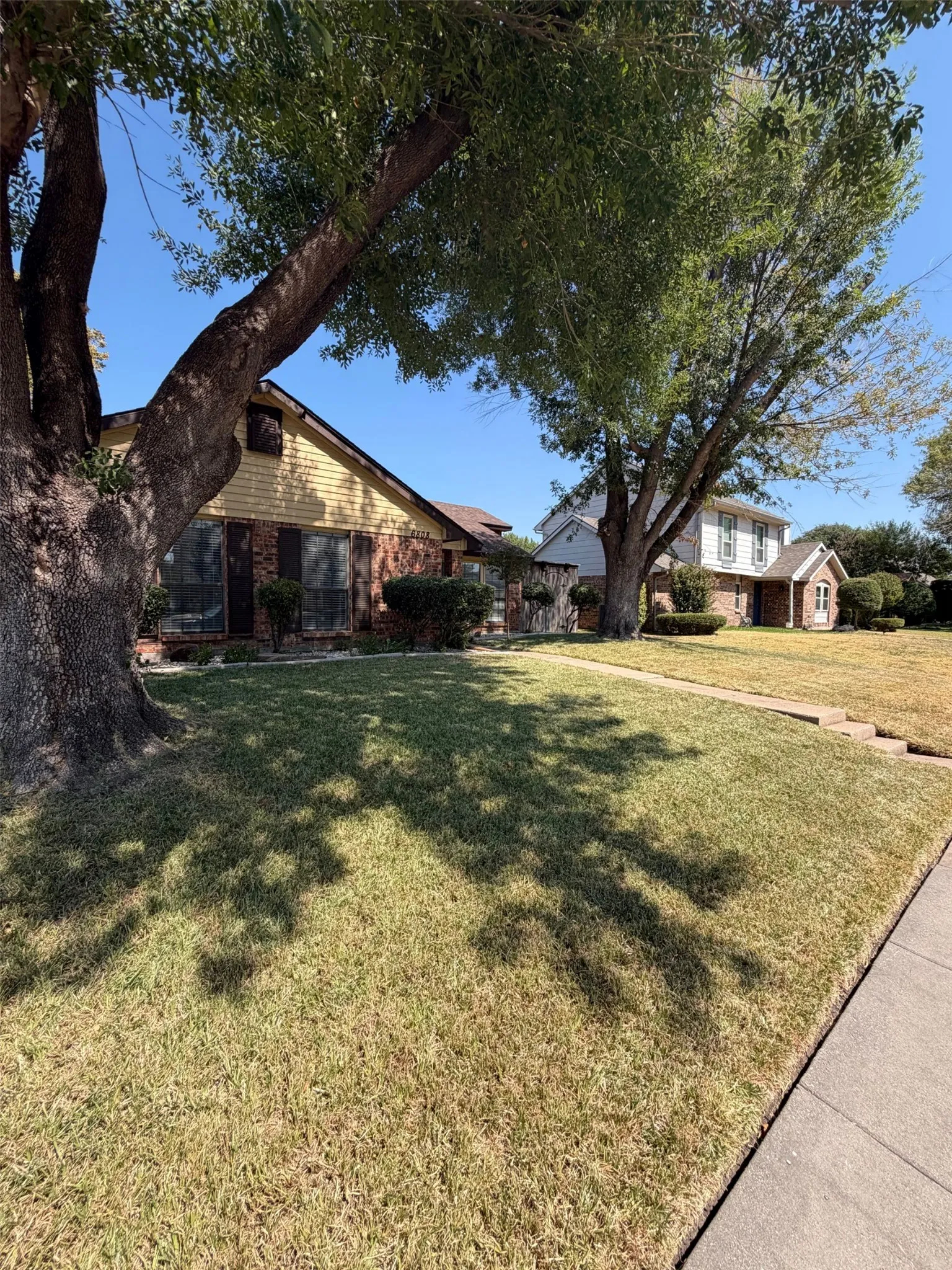 Single Family Residence For Sale in Denton County , 6808 Younger Drive, The Colony, Texas 75056, 3 Bedroom, 2 Bathroom, 2 Garage spaces, 1,575 Sqft, built in 1985, mls#21386642, Real Estate Agent in The Colony, Homes For Sale in Denton county, Homes For Sale in The Colony, Realtor in The Colony Texas, Real Estate Brokerage Independent Realty Texas, Luminita Cordes Realtor
