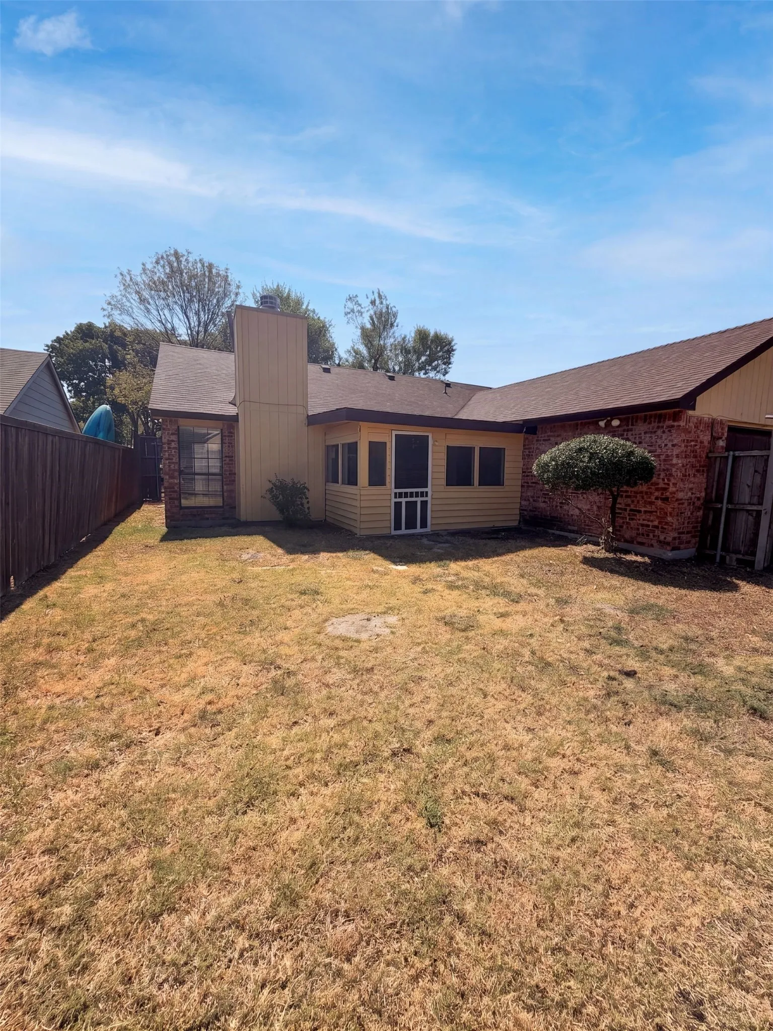 Single Family Residence For Sale in Denton County , 6808 Younger Drive, The Colony, Texas 75056, 3 Bedroom, 2 Bathroom, 2 Garage spaces, 1,575 Sqft, built in 1985, mls#21386642, Real Estate Agent in The Colony, Homes For Sale in Denton county, Homes For Sale in The Colony, Realtor in The Colony Texas, Real Estate Brokerage Independent Realty Texas, Luminita Cordes Realtor