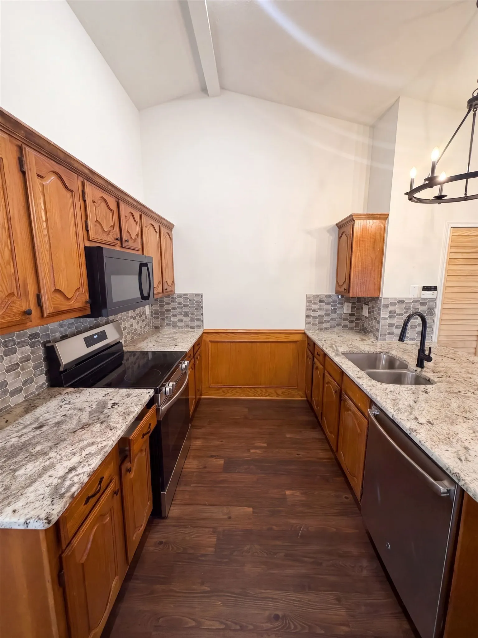 Single Family Residence For Sale in Denton County , 6808 Younger Drive, The Colony, Texas 75056, 3 Bedroom, 2 Bathroom, 2 Garage spaces, 1,575 Sqft, built in 1985, mls#21386642, Real Estate Agent in The Colony, Homes For Sale in Denton county, Homes For Sale in The Colony, Realtor in The Colony Texas, Real Estate Brokerage Independent Realty Texas, Luminita Cordes Realtor
