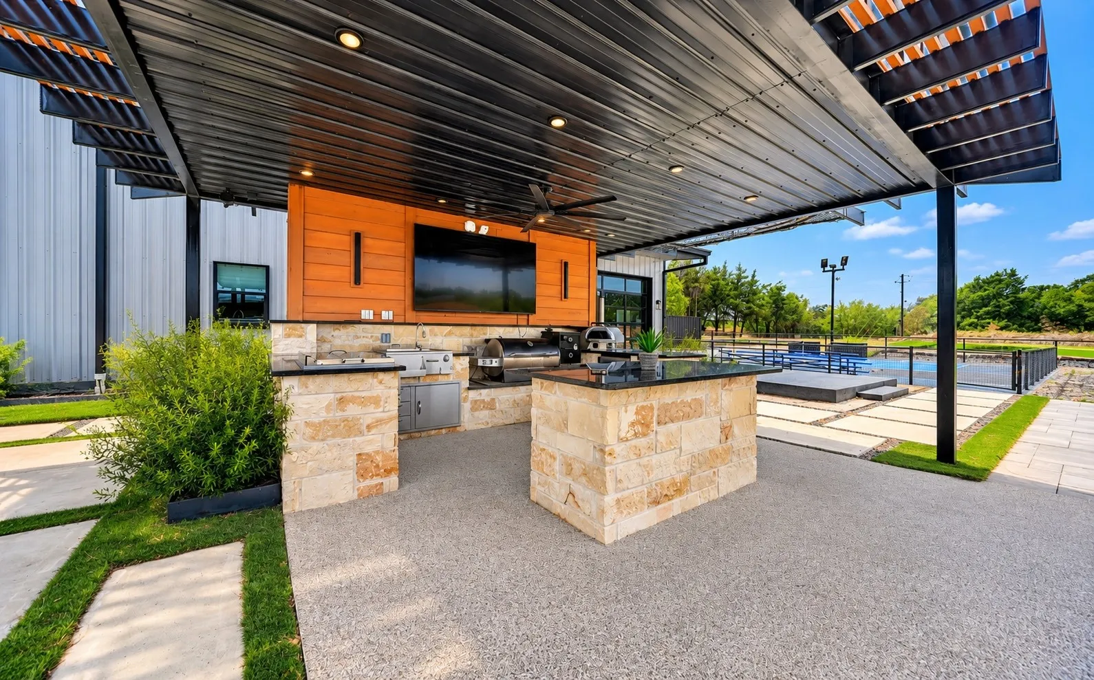 Outdoor kitchen area