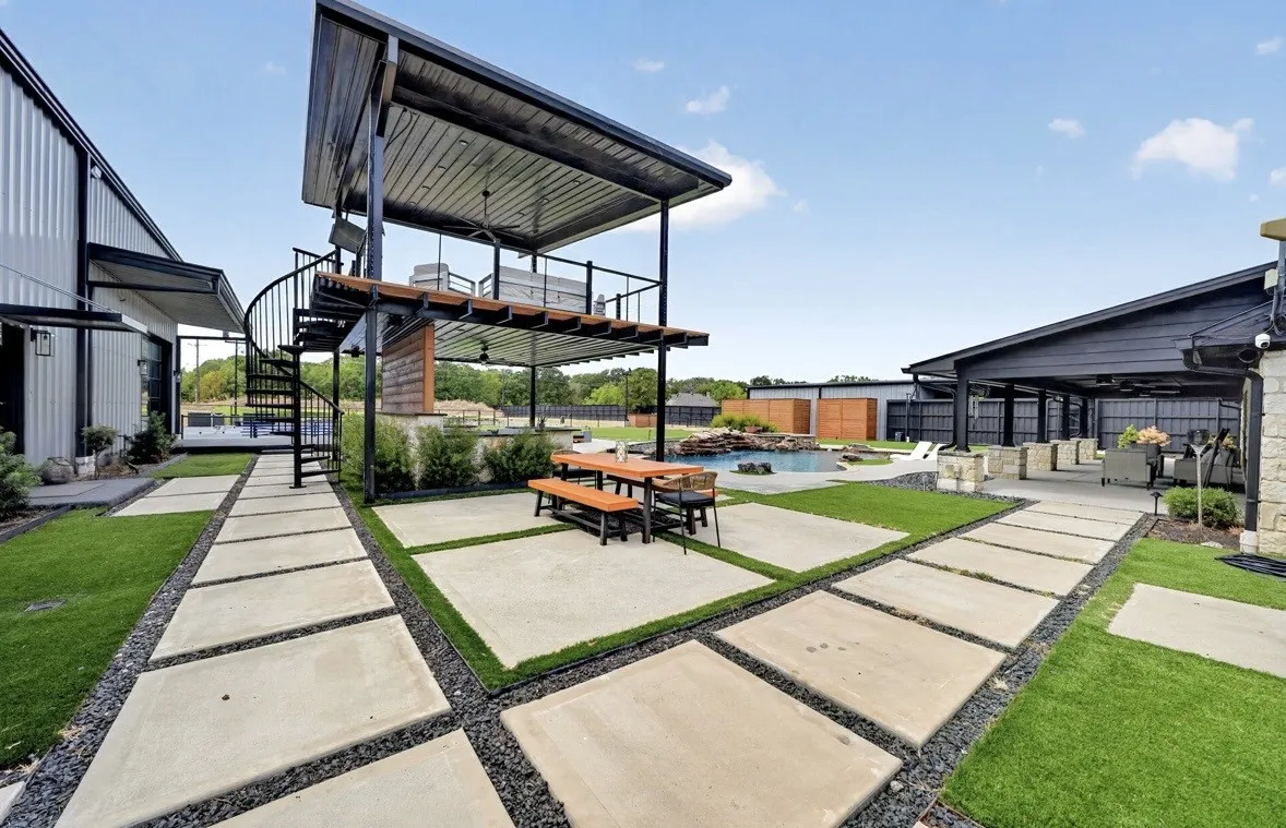 Walking path between structures