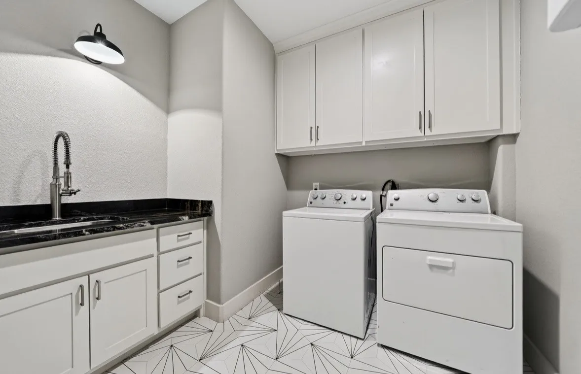Secondary structure laundry room