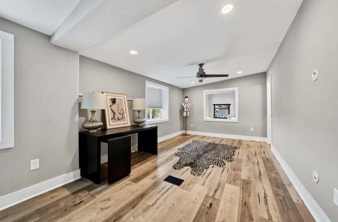 Secondary structure bedroom