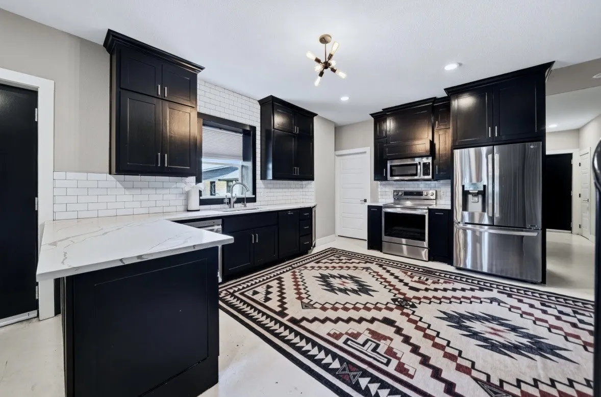 Secondary structure full kitchen with pantry