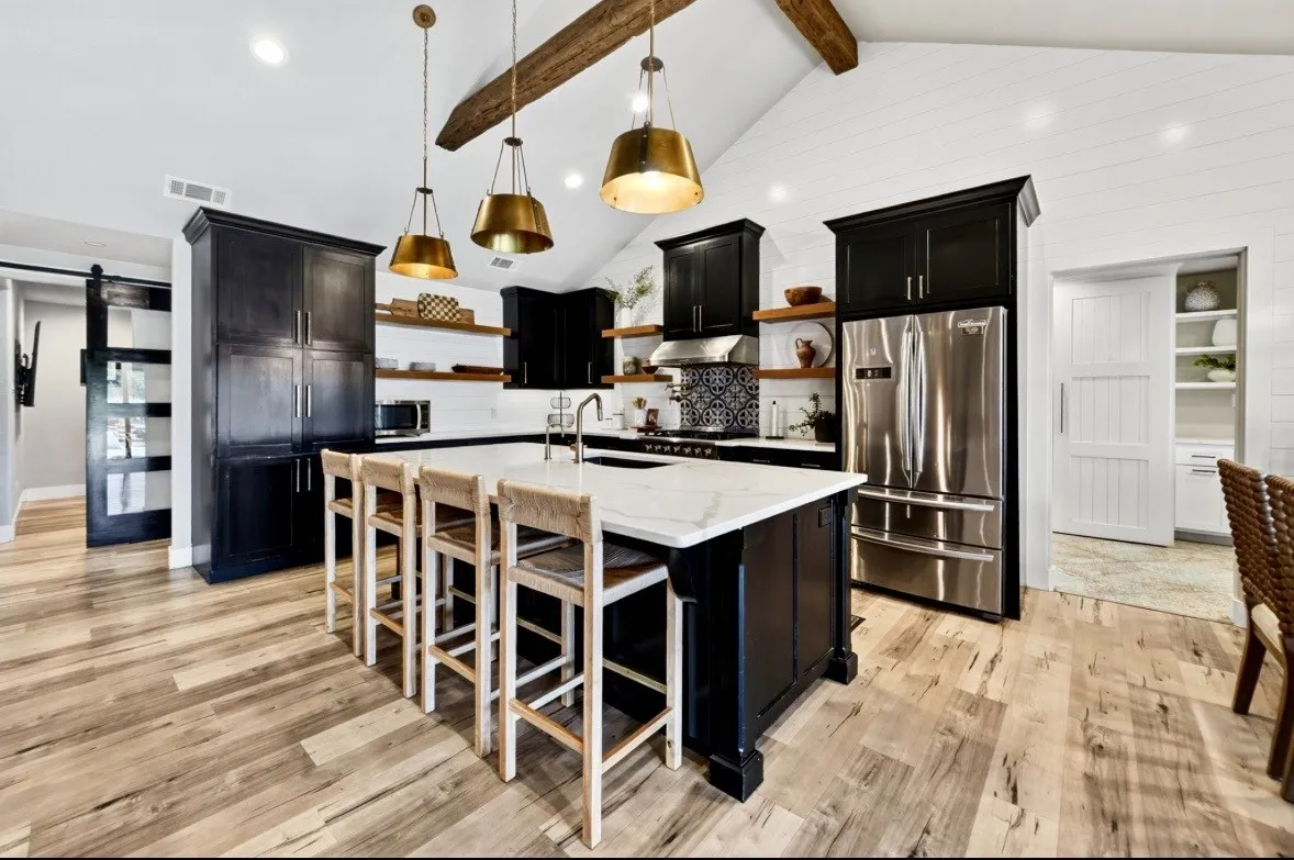 Single Family Residence For Sale in Hunt County , 10790 County Road 2450, Poetry, Texas 75160, 6 Bedroom, 6 Bathroom, 6 Garage spaces, 2,673 Sqft, built in 2002, mls#21370839, Real Estate Agent in Poetry, Homes For Sale in Hunt county, Homes For Sale in Poetry, Realtor in Poetry Texas, Real Estate Brokerage Independent Realty Texas, Luminita Cordes Realtor