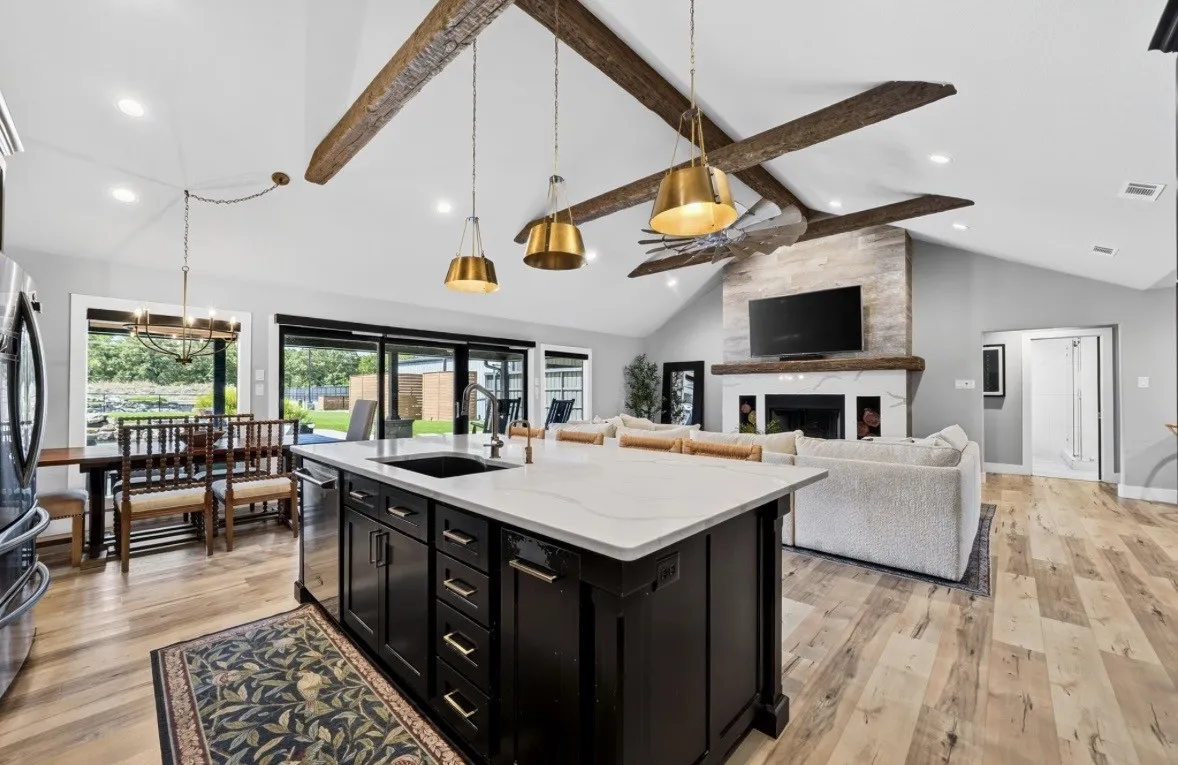 Single Family Residence For Sale in Hunt County , 10790 County Road 2450, Poetry, Texas 75160, 6 Bedroom, 6 Bathroom, 6 Garage spaces, 2,673 Sqft, built in 2002, mls#21370839, Real Estate Agent in Poetry, Homes For Sale in Hunt county, Homes For Sale in Poetry, Realtor in Poetry Texas, Real Estate Brokerage Independent Realty Texas, Luminita Cordes Realtor