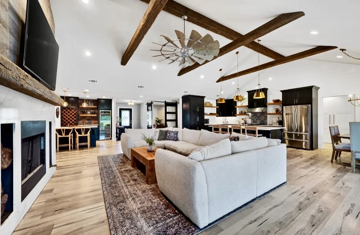 Single Family Residence For Sale in Hunt County , 10790 County Road 2450, Poetry, Texas 75160, 6 Bedroom, 6 Bathroom, 6 Garage spaces, 2,673 Sqft, built in 2002, mls#21370839, Real Estate Agent in Poetry, Homes For Sale in Hunt county, Homes For Sale in Poetry, Realtor in Poetry Texas, Real Estate Brokerage Independent Realty Texas, Luminita Cordes Realtor