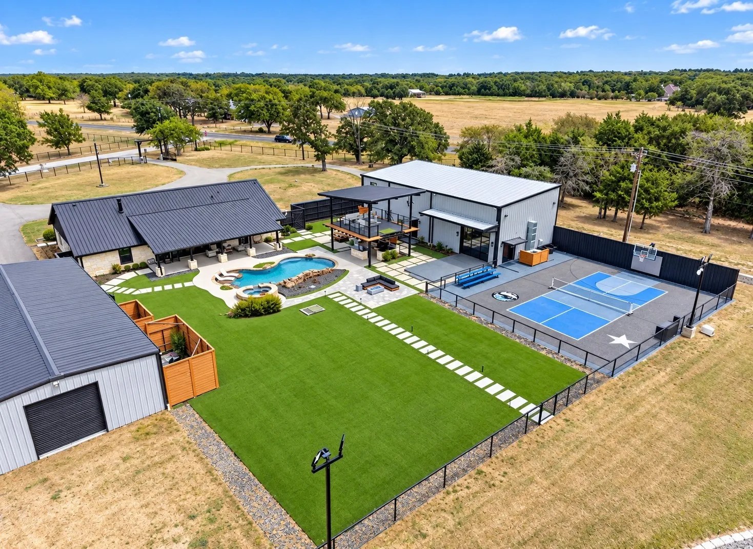 Courtyard with amenities
