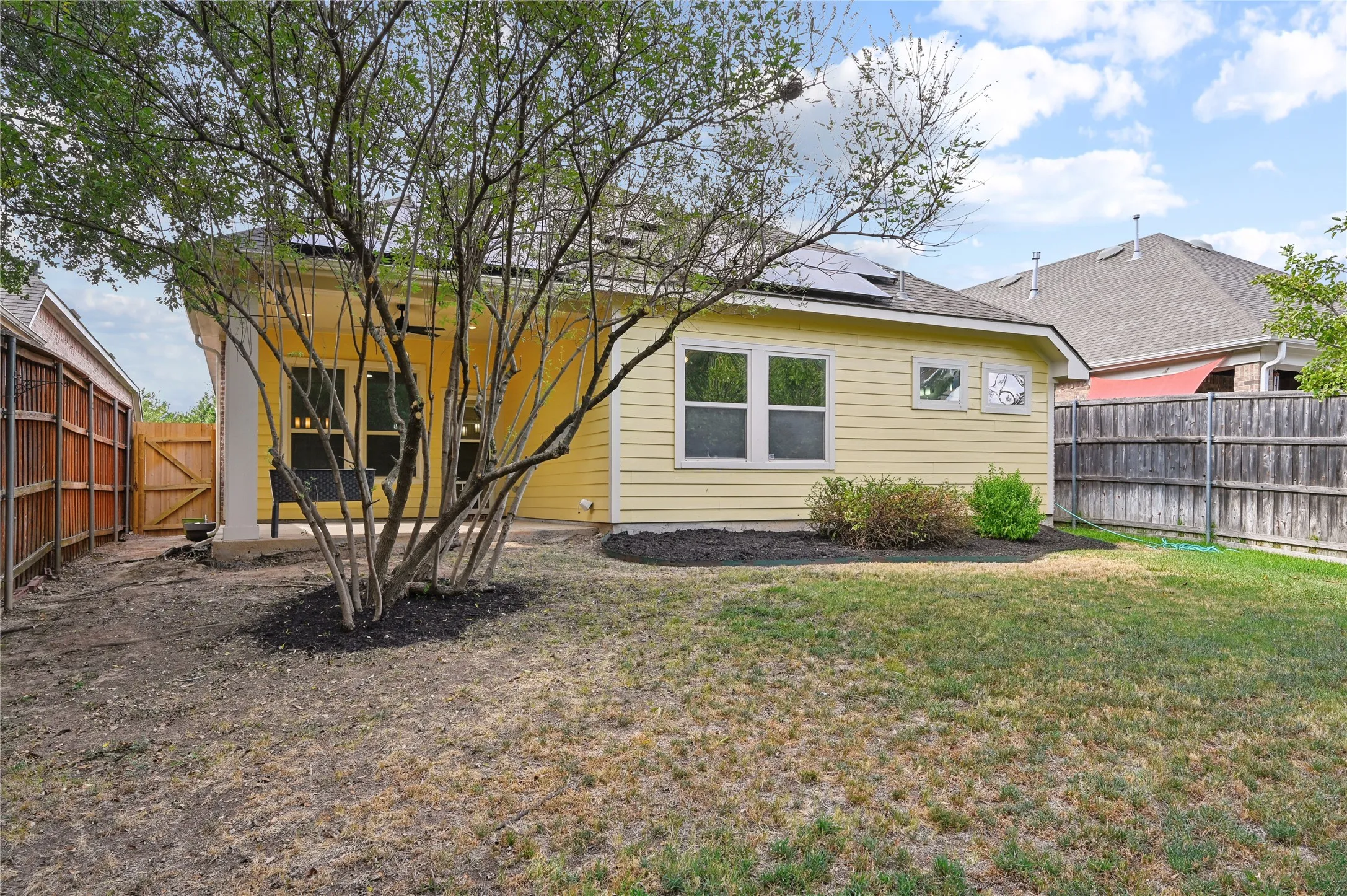 Single Family Residence For Sale in Dallas County , 6918 Belteau Lane, Dallas, Texas 75227, 3 Bedroom, 2 Bathroom, 2 Garage spaces, 2,008 Sqft, built in 2012, mls#21386637, Real Estate Agent in Dallas, Homes For Sale in Dallas county, Homes For Sale in Dallas, Realtor in Dallas Texas, Real Estate Brokerage Independent Realty Texas, Luminita Cordes Realtor