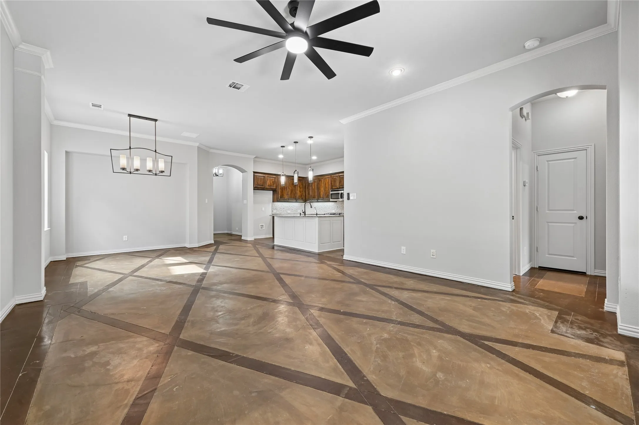 Single Family Residence For Sale in Dallas County , 6918 Belteau Lane, Dallas, Texas 75227, 3 Bedroom, 2 Bathroom, 2 Garage spaces, 2,008 Sqft, built in 2012, mls#21386637, Real Estate Agent in Dallas, Homes For Sale in Dallas county, Homes For Sale in Dallas, Realtor in Dallas Texas, Real Estate Brokerage Independent Realty Texas, Luminita Cordes Realtor
