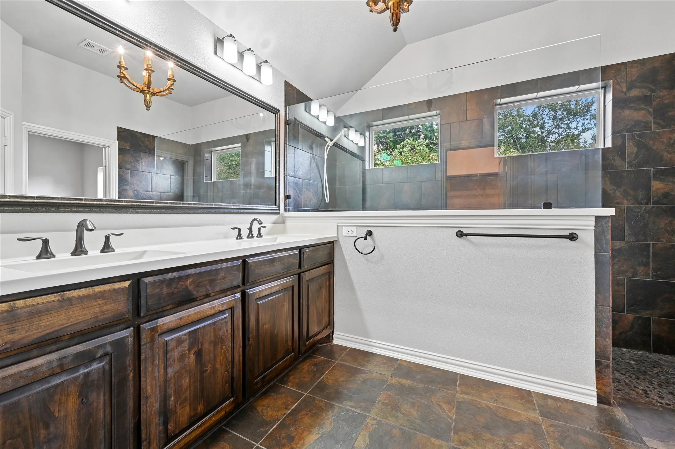 Single Family Residence For Sale in Dallas County , 6918 Belteau Lane, Dallas, Texas 75227, 3 Bedroom, 2 Bathroom, 2 Garage spaces, 2,008 Sqft, built in 2012, mls#21386637, Real Estate Agent in Dallas, Homes For Sale in Dallas county, Homes For Sale in Dallas, Realtor in Dallas Texas, Real Estate Brokerage Independent Realty Texas, Luminita Cordes Realtor