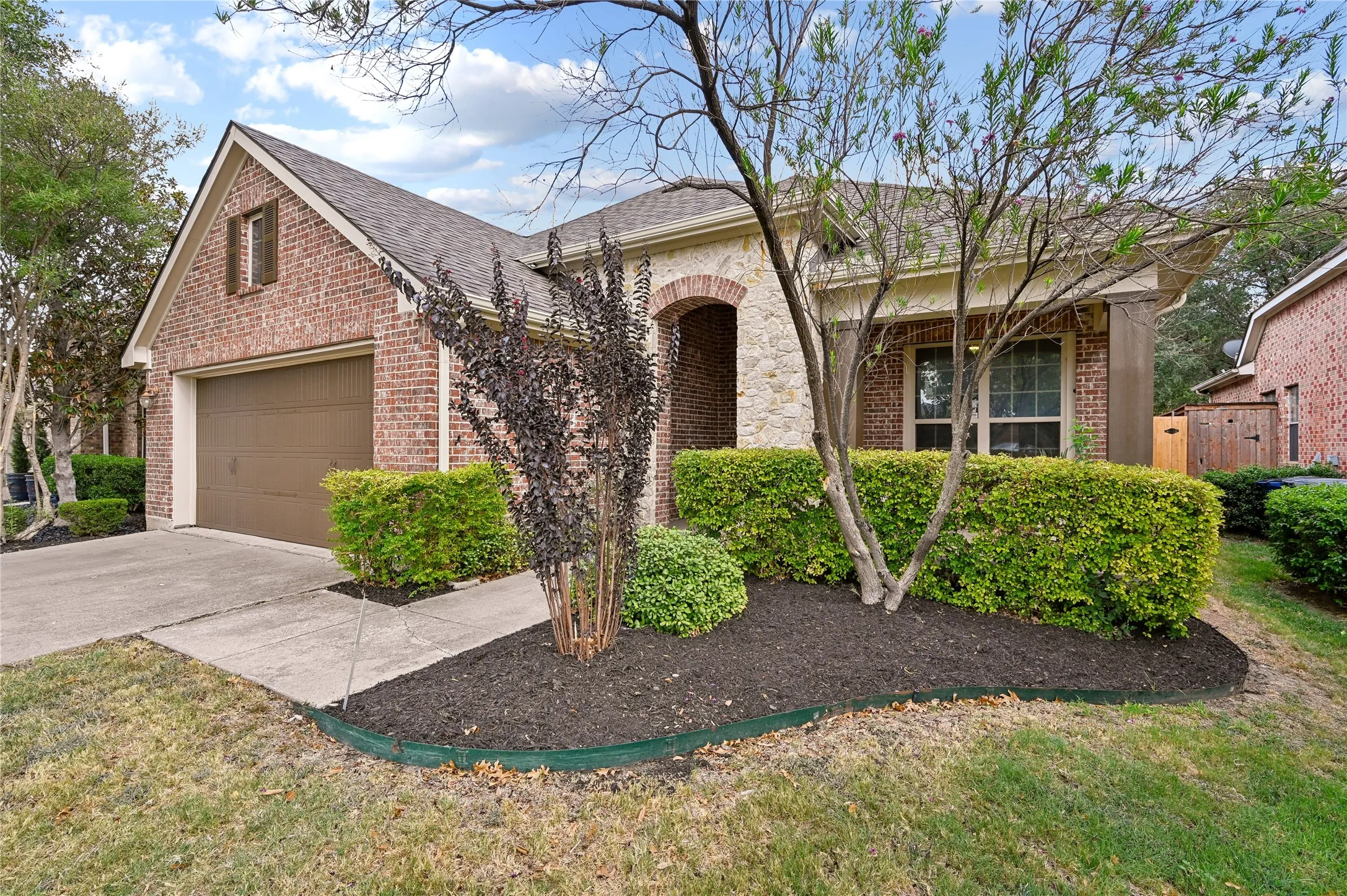 Single Family Residence For Sale in Dallas County , 6918 Belteau Lane, Dallas, Texas 75227, 3 Bedroom, 2 Bathroom, 2 Garage spaces, 2,008 Sqft, built in 2012, mls#21386637, Real Estate Agent in Dallas, Homes For Sale in Dallas county, Homes For Sale in Dallas, Realtor in Dallas Texas, Real Estate Brokerage Independent Realty Texas, Luminita Cordes Realtor